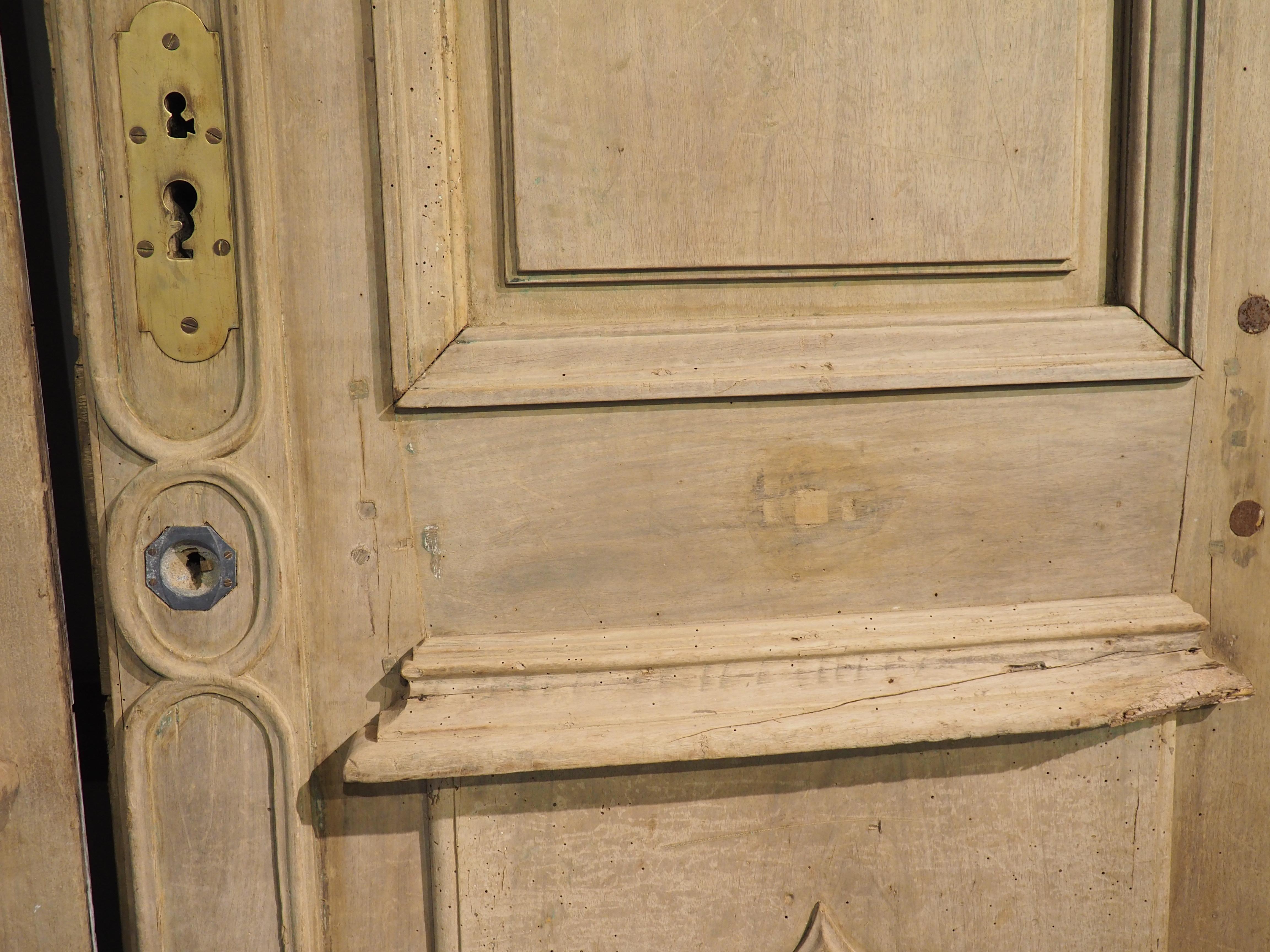Pair of 111-Inch-Tall 17th Century Walnut Entry Doors from Provence, France In Good Condition In Dallas, TX