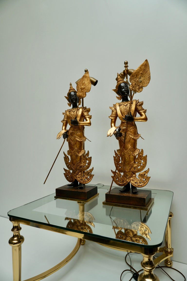 Pair of 120th Century Thai Gilt Bronze Figural Lamps In Good Condition For Sale In Antwerp, BE