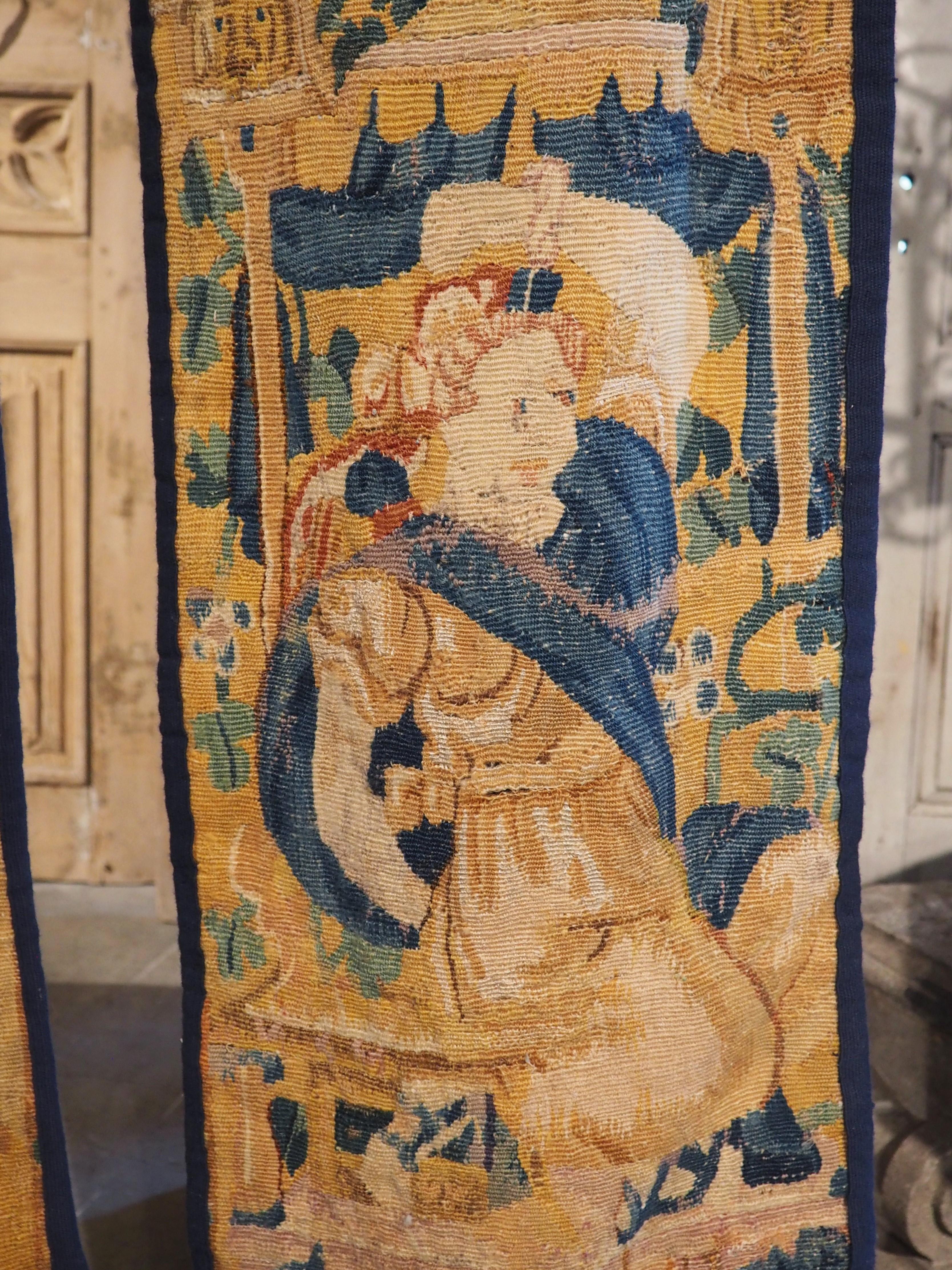 Pareja de antiguos bordes de tapiz de Flandes, hacia 1580 en venta 2