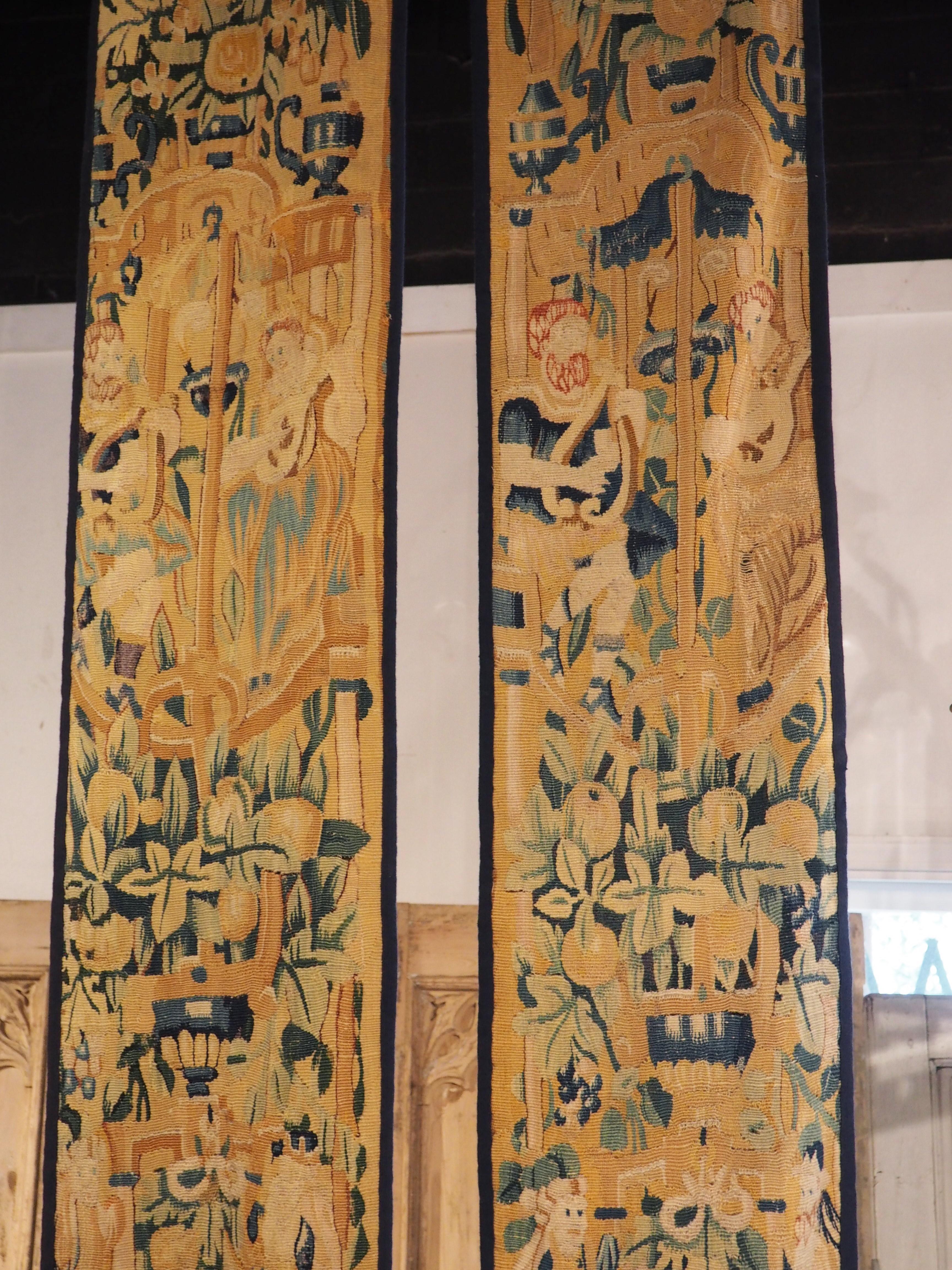Paire de bordures anciennes en tapisserie des Flandres, vers 1580 Bon état - En vente à Dallas, TX