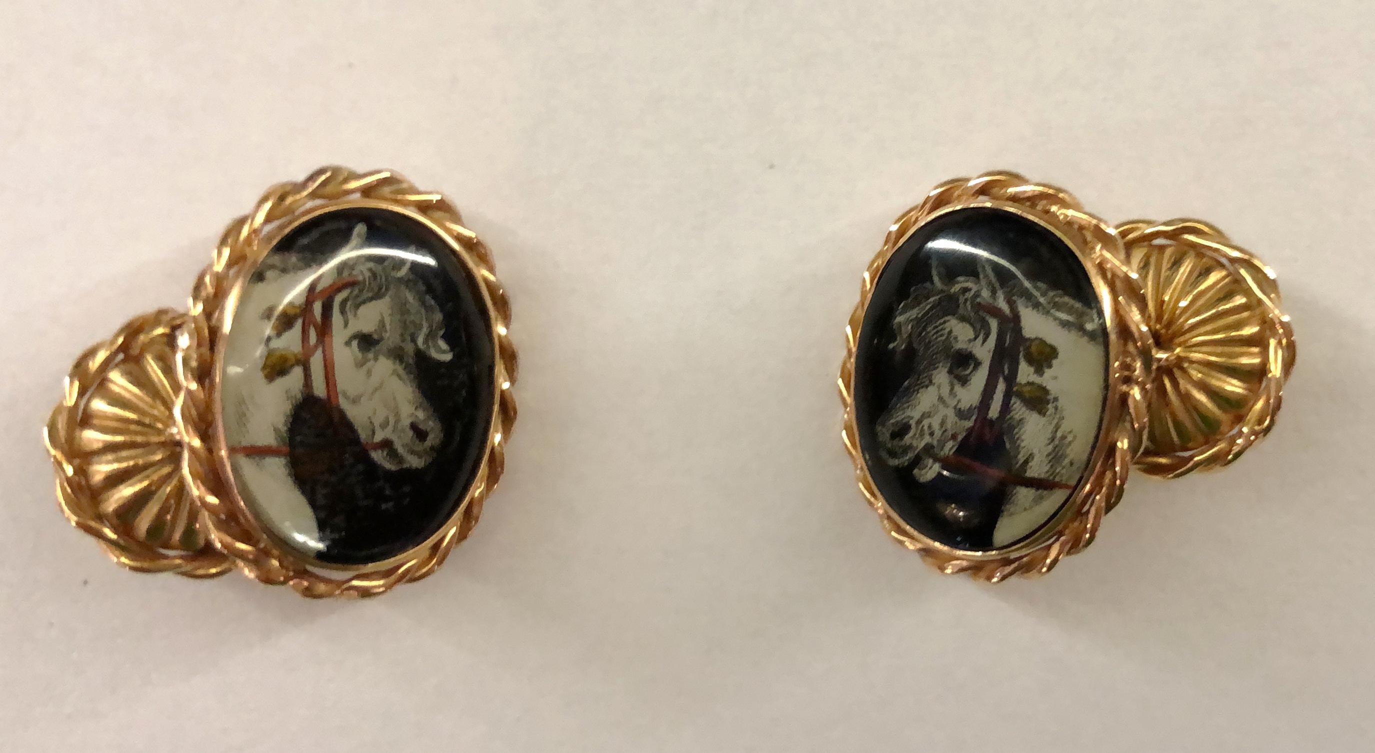 Pair of vintage 14 karat yellow gold cufflinks with enamels depicting horses, Italy 1920s-1940s
Length 2cm, width 1.5cm