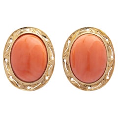 Paire de boucles d'oreilles en or 14 carats et corail cabochon