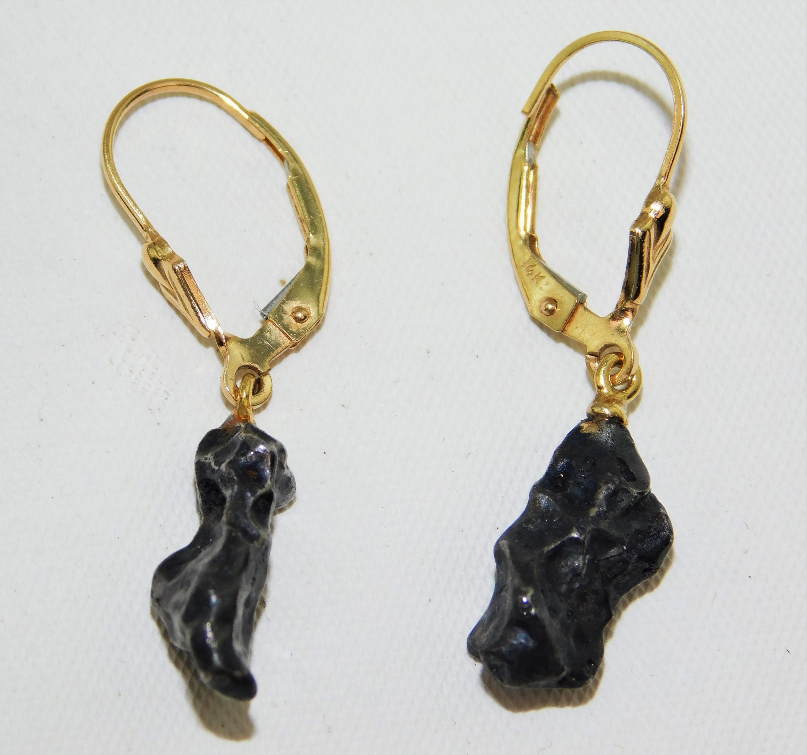Paire de boucles d'oreilles suspendues Campo del Cielo Meteorite en or 14 carats  en vente 3