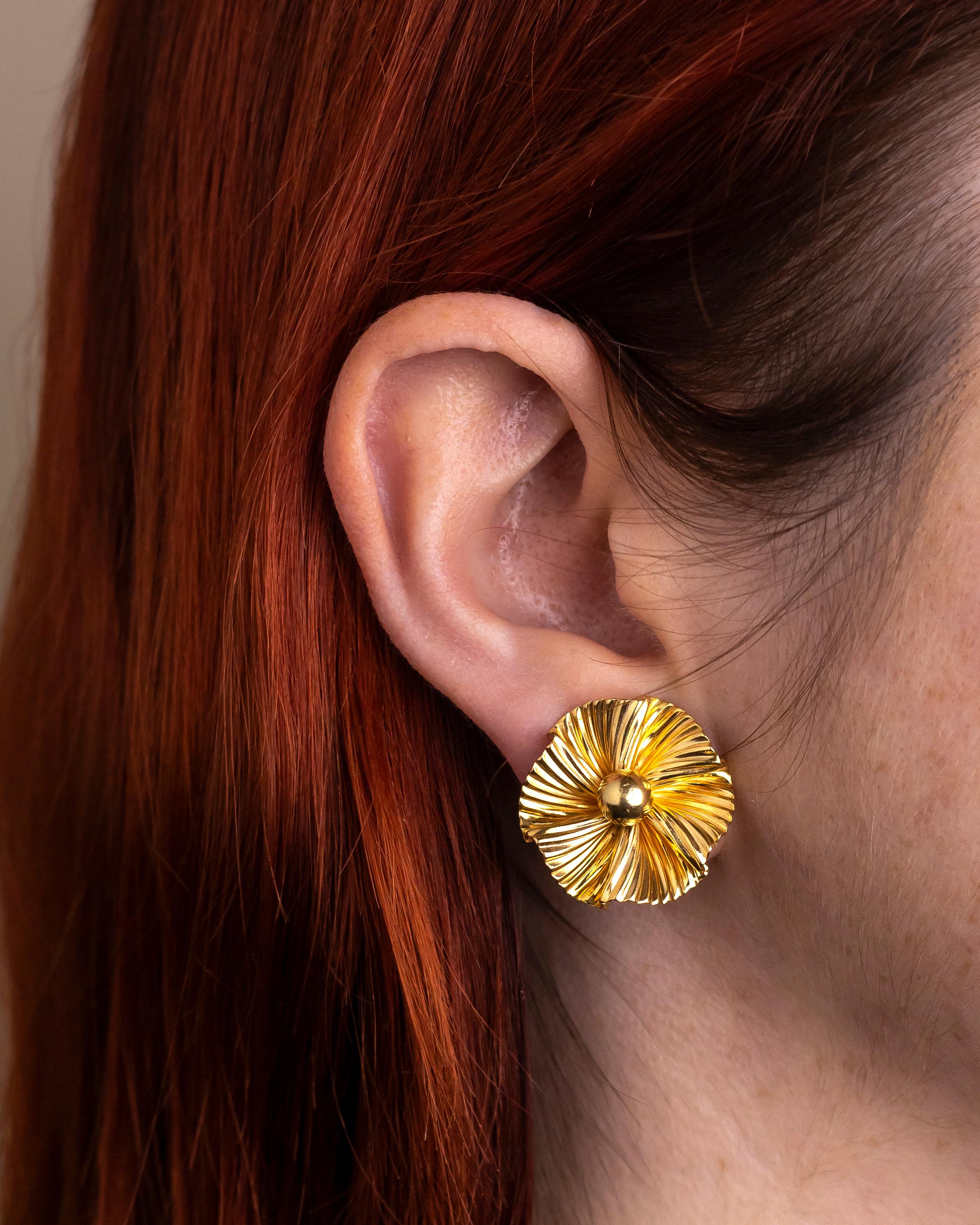 This pair of Mid-Century ear clips were crafted from 14 karat yellow gold and are a design by American jeweller, George Schuler. The pair are in the form of clip-on earrings, so are suitable regardless of whether you have pierced or unpierced ears.