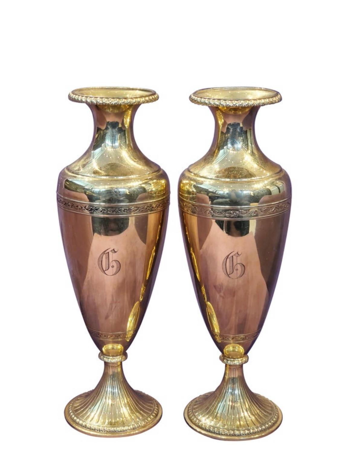 Pair of 14 karat gold flower vases

Dimensions: 
approximately 7.82 x 2.75

Weight: 464.1 grams.
