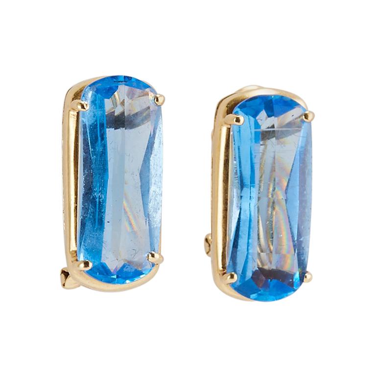 Pair of 14 Karat Yellow Gold Aquamarine Earrings For Sale
