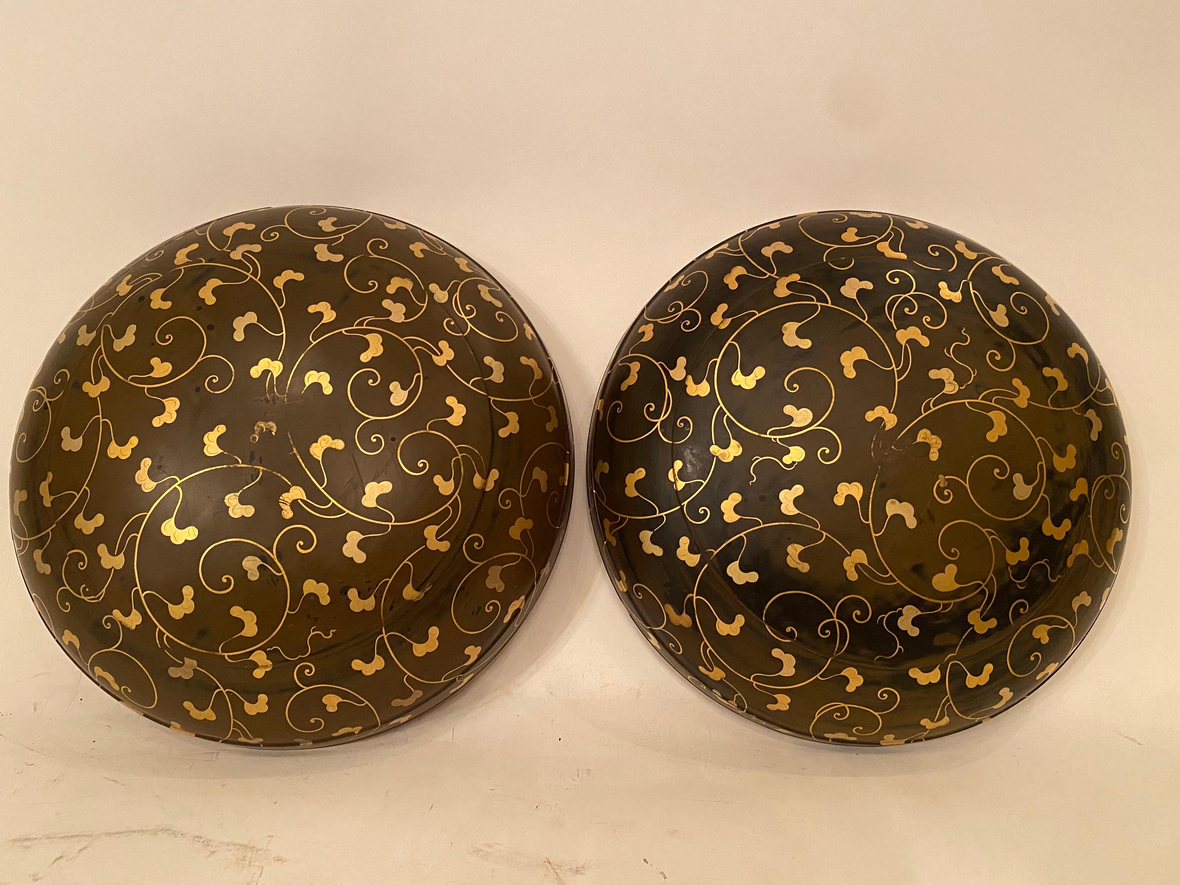 Pair of 14‘’ Large Japanese Golden Black Lacquer Cover Boxes For Sale 4
