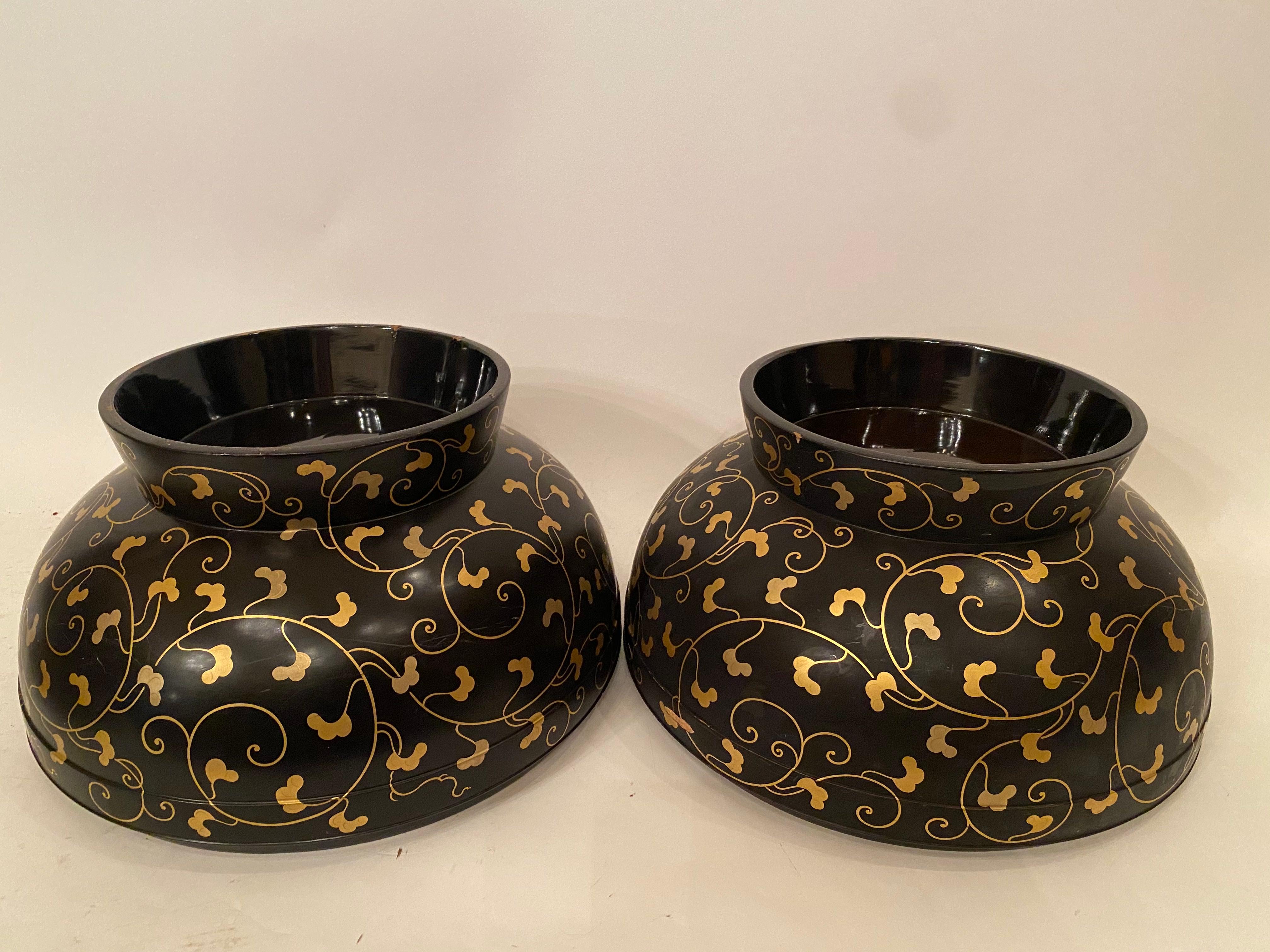 Pair of 14‘’ Large Japanese Golden Black Lacquer Cover Boxes For Sale 8