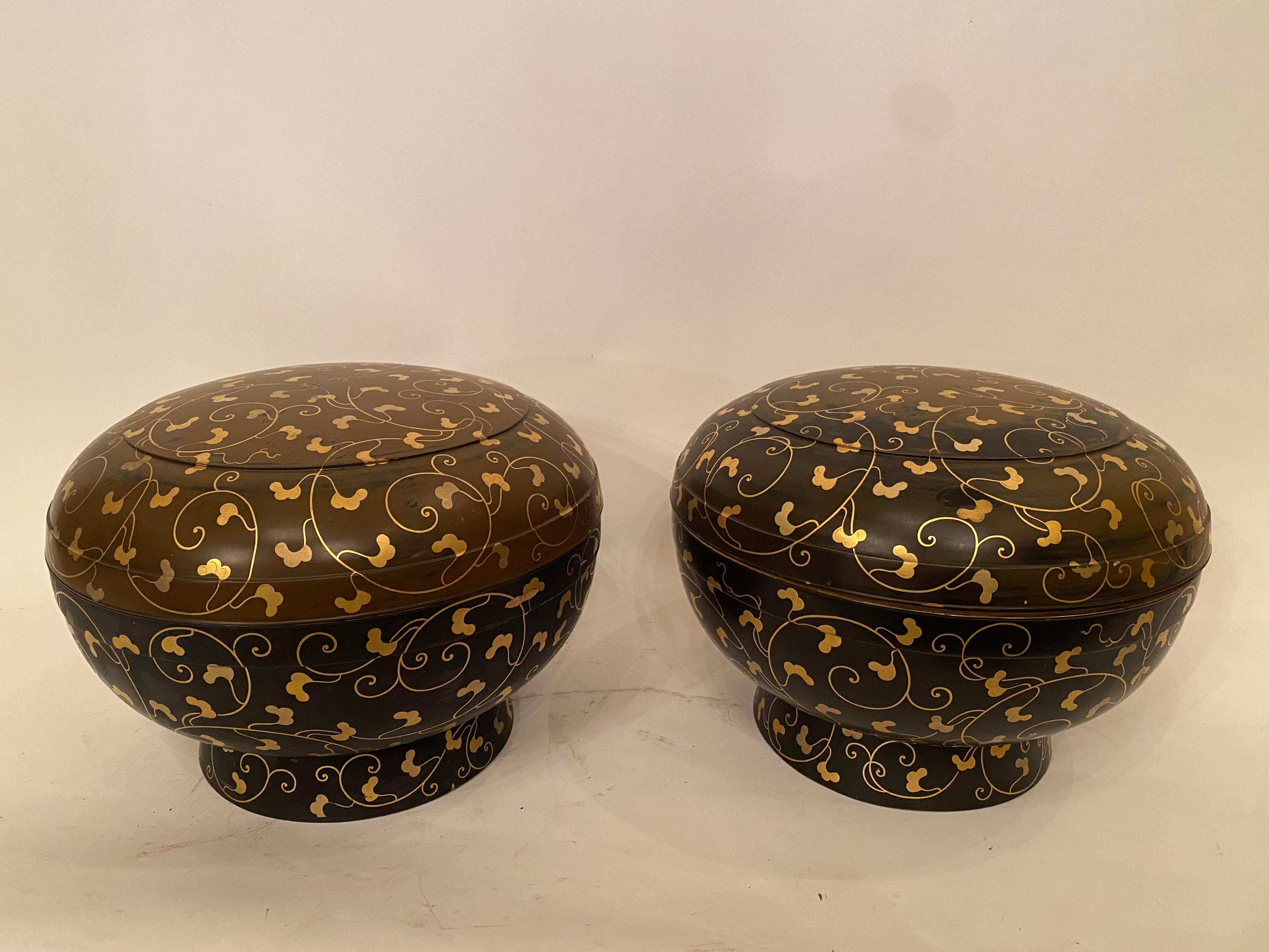 Meiji Pair of 14‘’ Large Japanese Golden Black Lacquer Cover Boxes For Sale