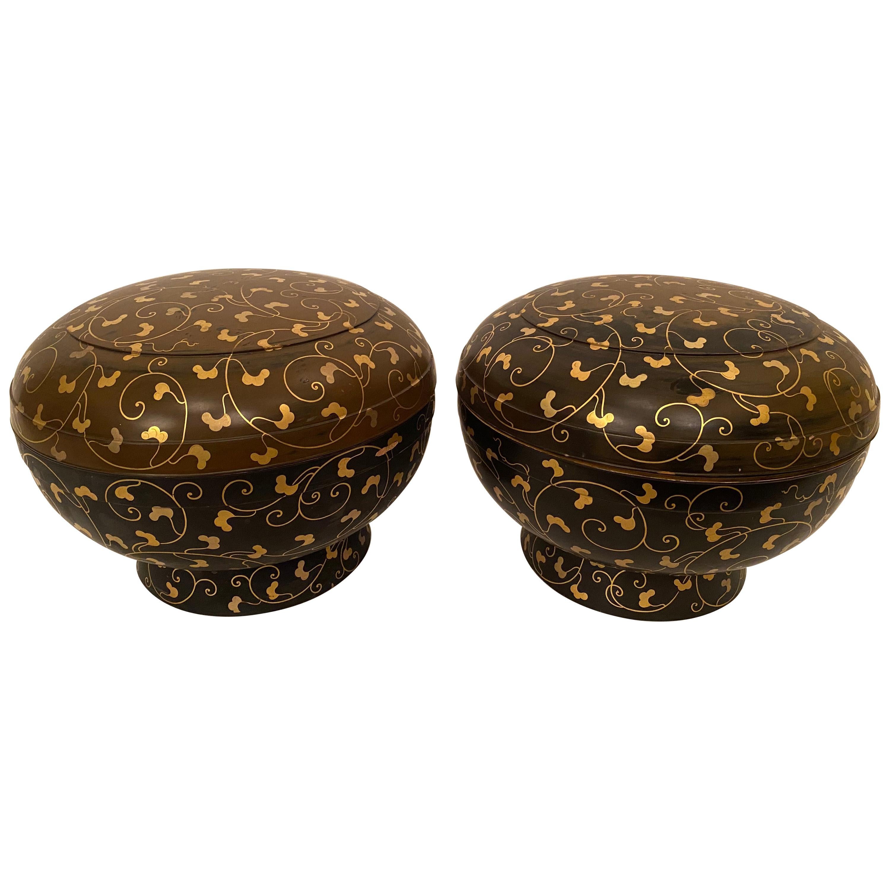 Pair of 14‘’ Large Japanese Golden Black Lacquer Cover Boxes For Sale