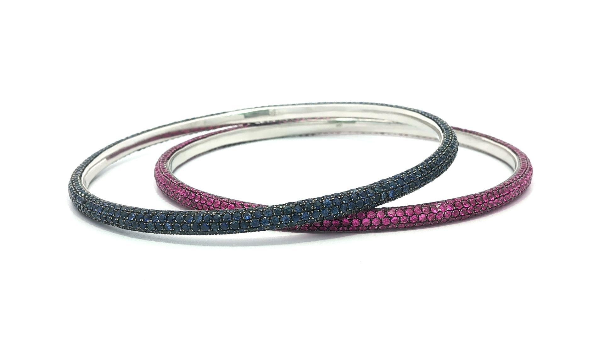Taglio brillante Coppia di braccialetti in oro 14k con pavé di zaffiri rosa e blu in vendita