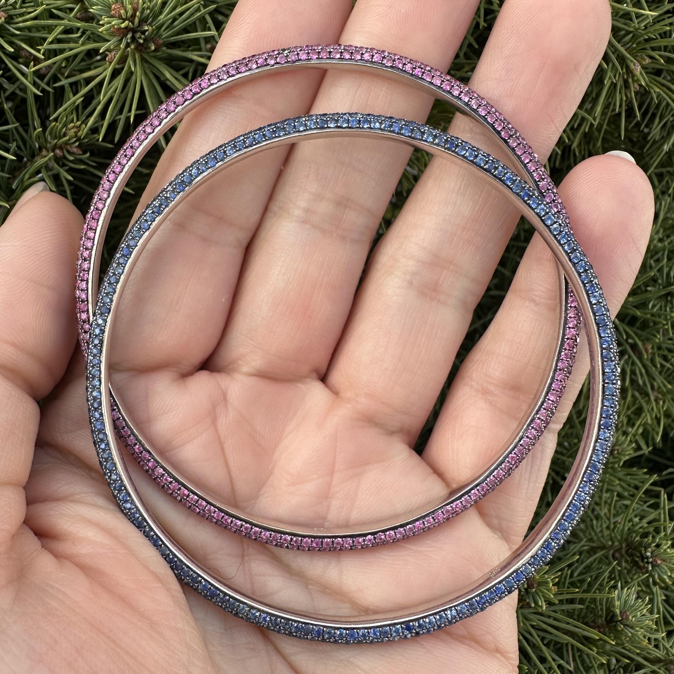 Donna Coppia di braccialetti in oro 14k con pavé di zaffiri rosa e blu in vendita