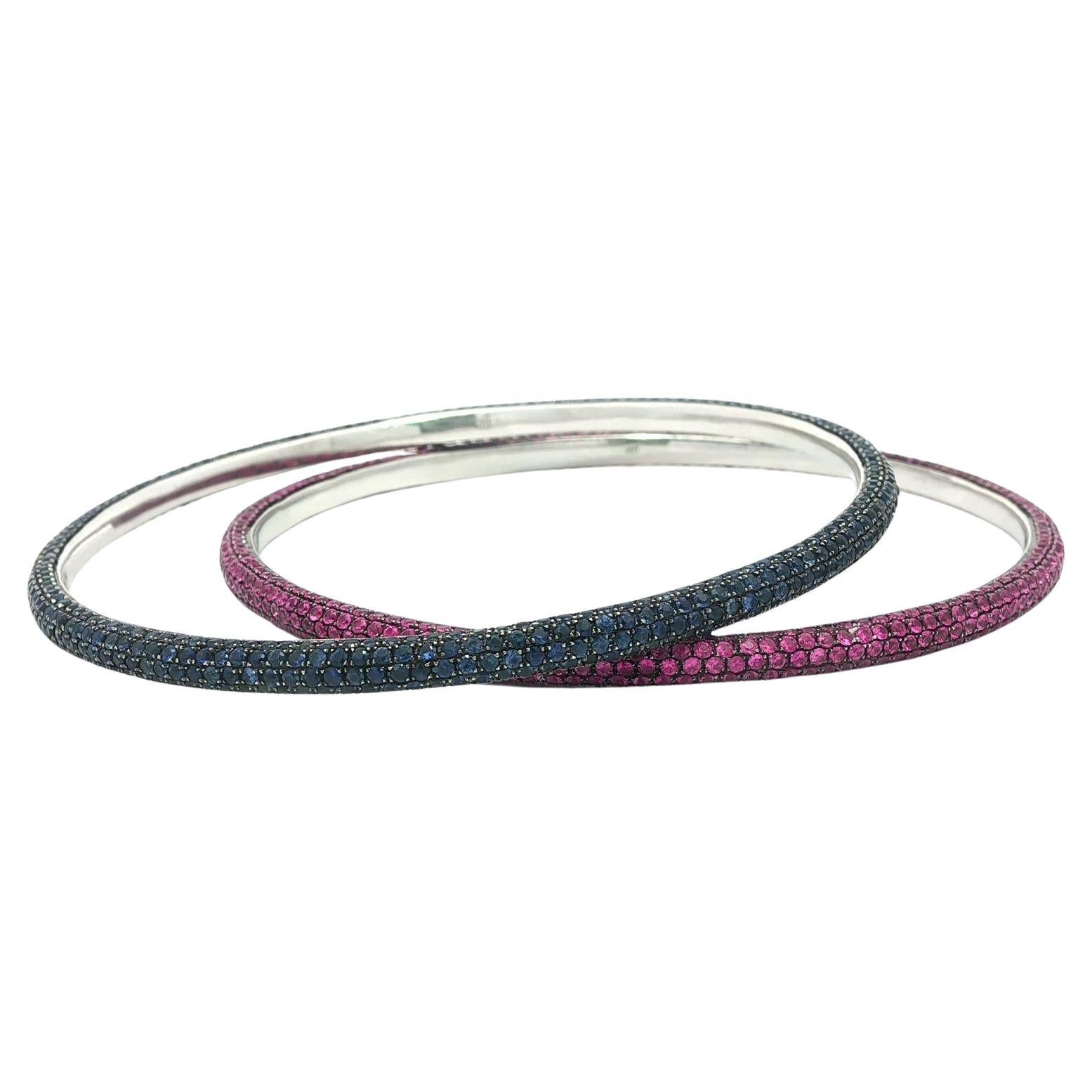 Paire de bracelets en or 14k avec pavé de saphirs roses et bleus