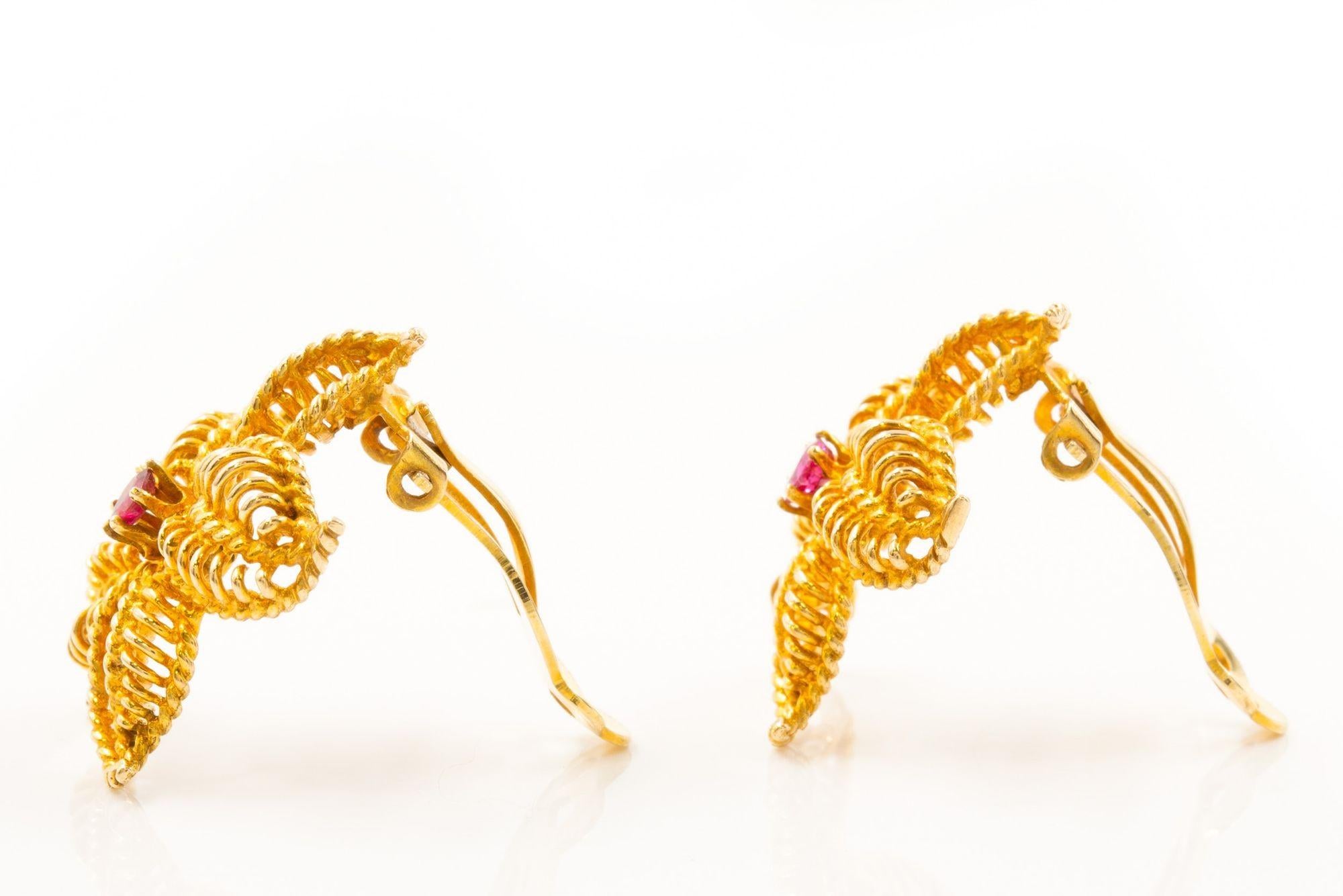 Paire de boucles d'oreilles étoile de mer en or jaune 14K et pierres précieuses en vente 2