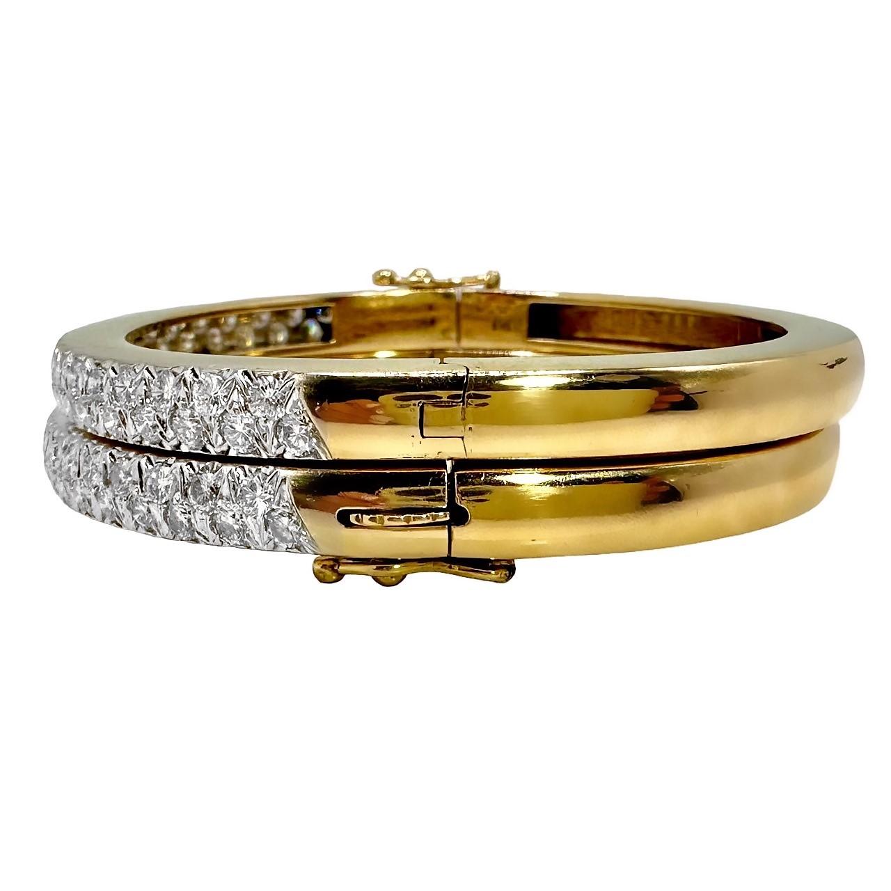 Pair of 14k Yellow Gold Oval Bangles with Pave Diamonds on across the Top In Good Condition For Sale In Palm Beach, FL