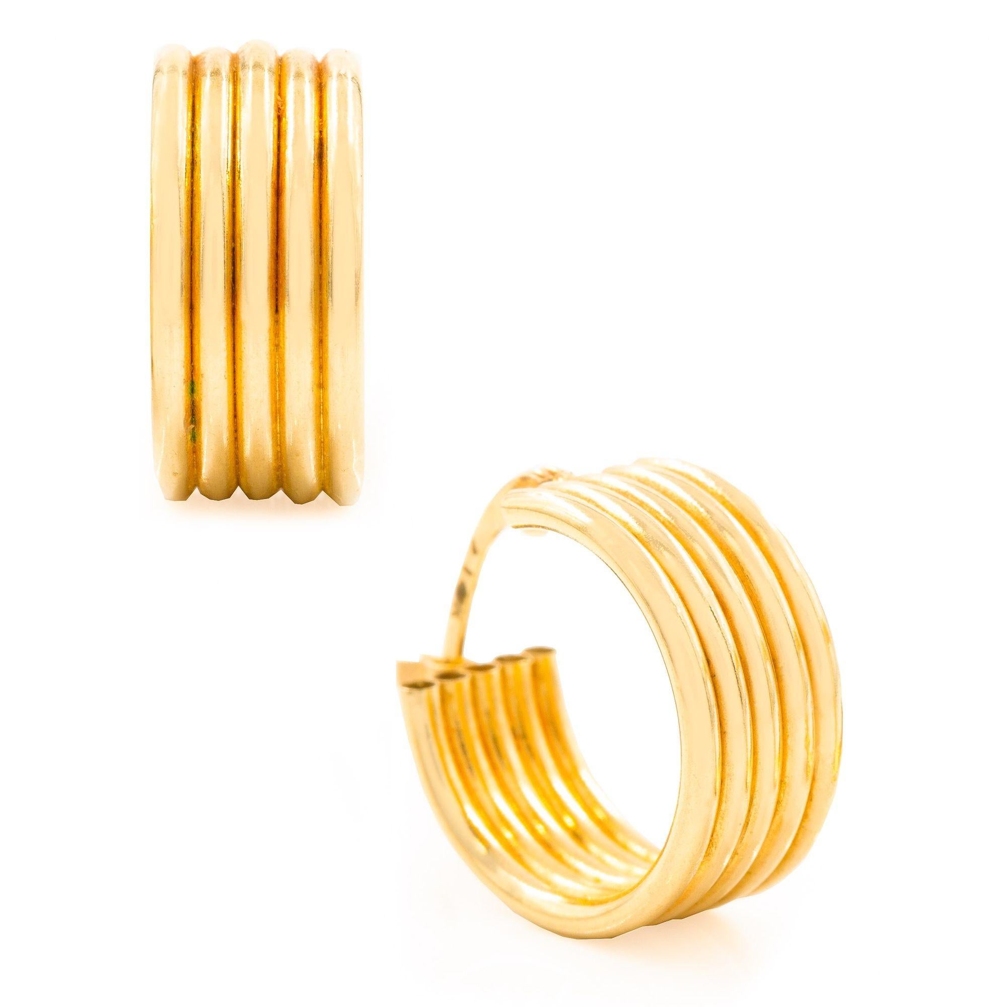 Pair of 14K Yellow Gold Ribbed Huggie Earrings In Good Condition For Sale In Shippensburg, PA