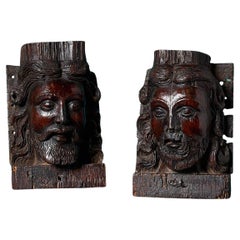 Pareja de ménsulas de roble tallado del siglo XVI