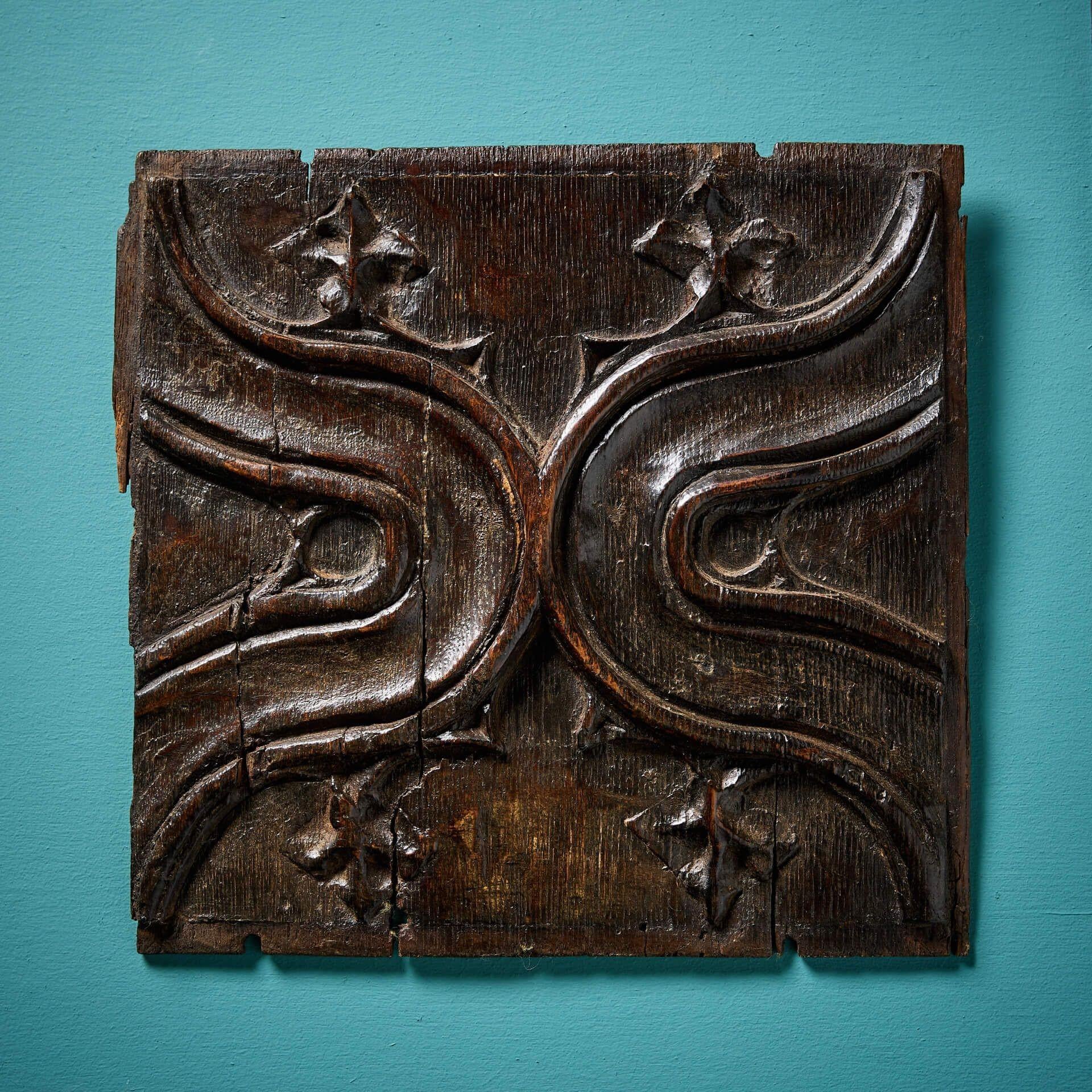Pareja de paneles murales ingleses de roble tallado del siglo XVI Tudor en venta