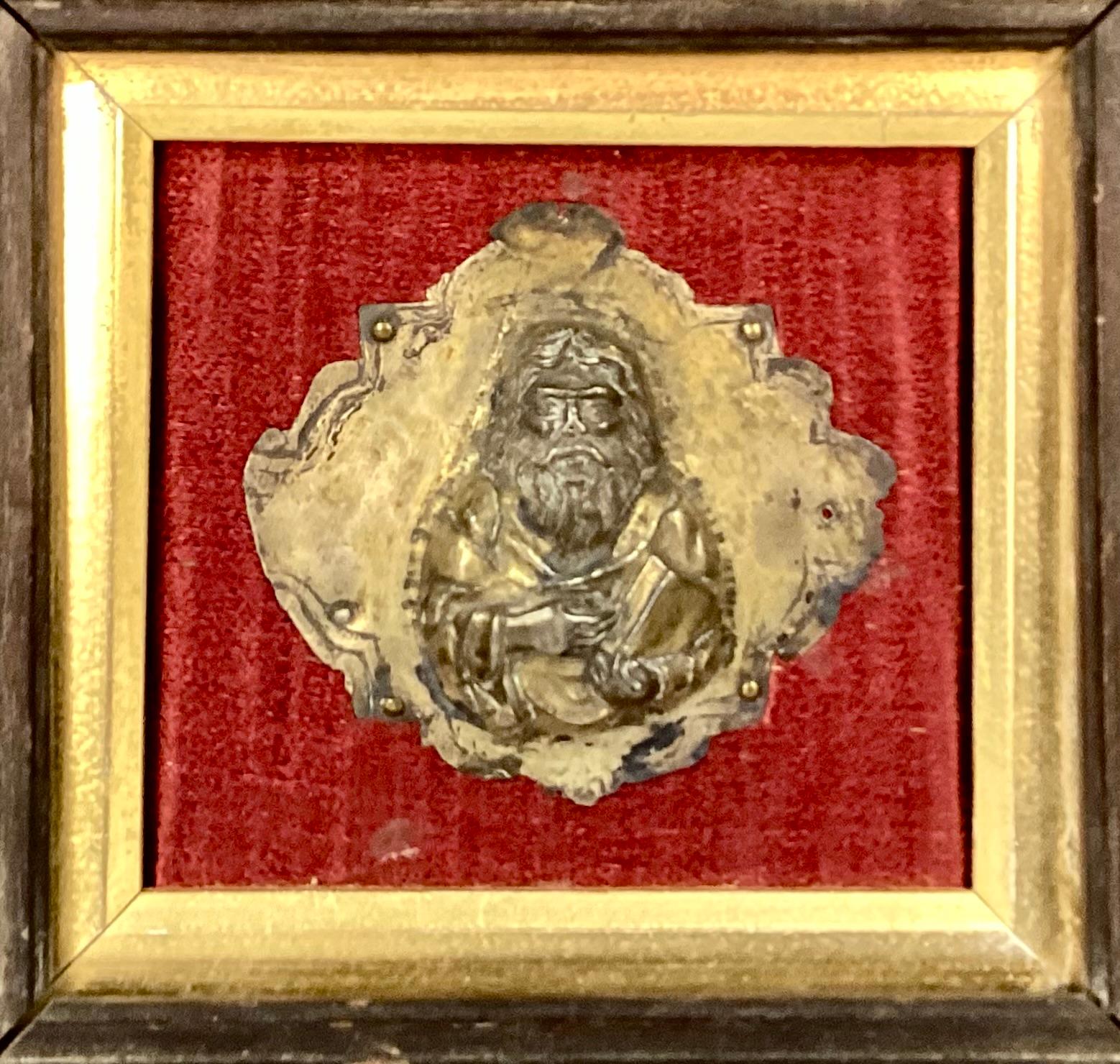 Paar vergoldete Silberner Heilige des 16. Jahrhunderts, gerahmt (Barock) im Angebot