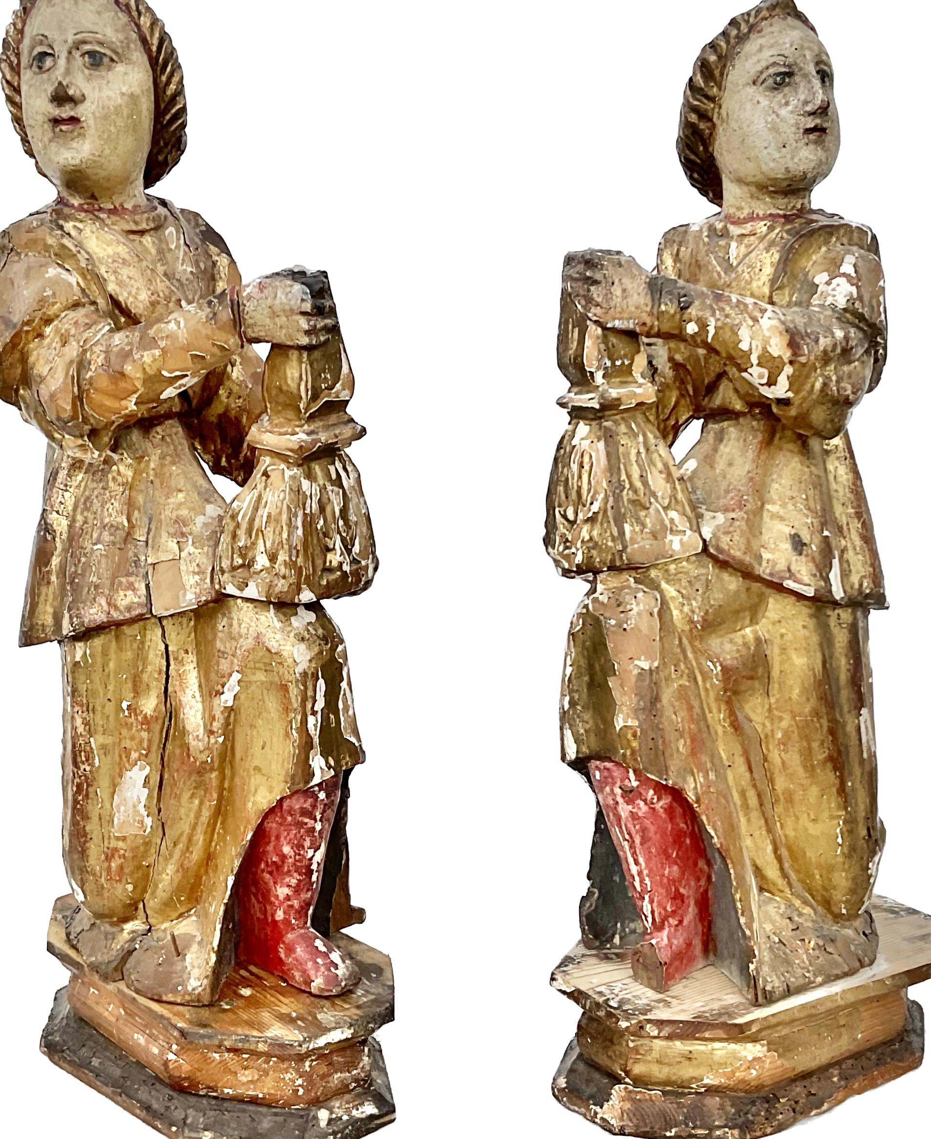 Pair Of 16th Century Italian Giltwood Candle Bearing Angel Candlesticks For Sale 3