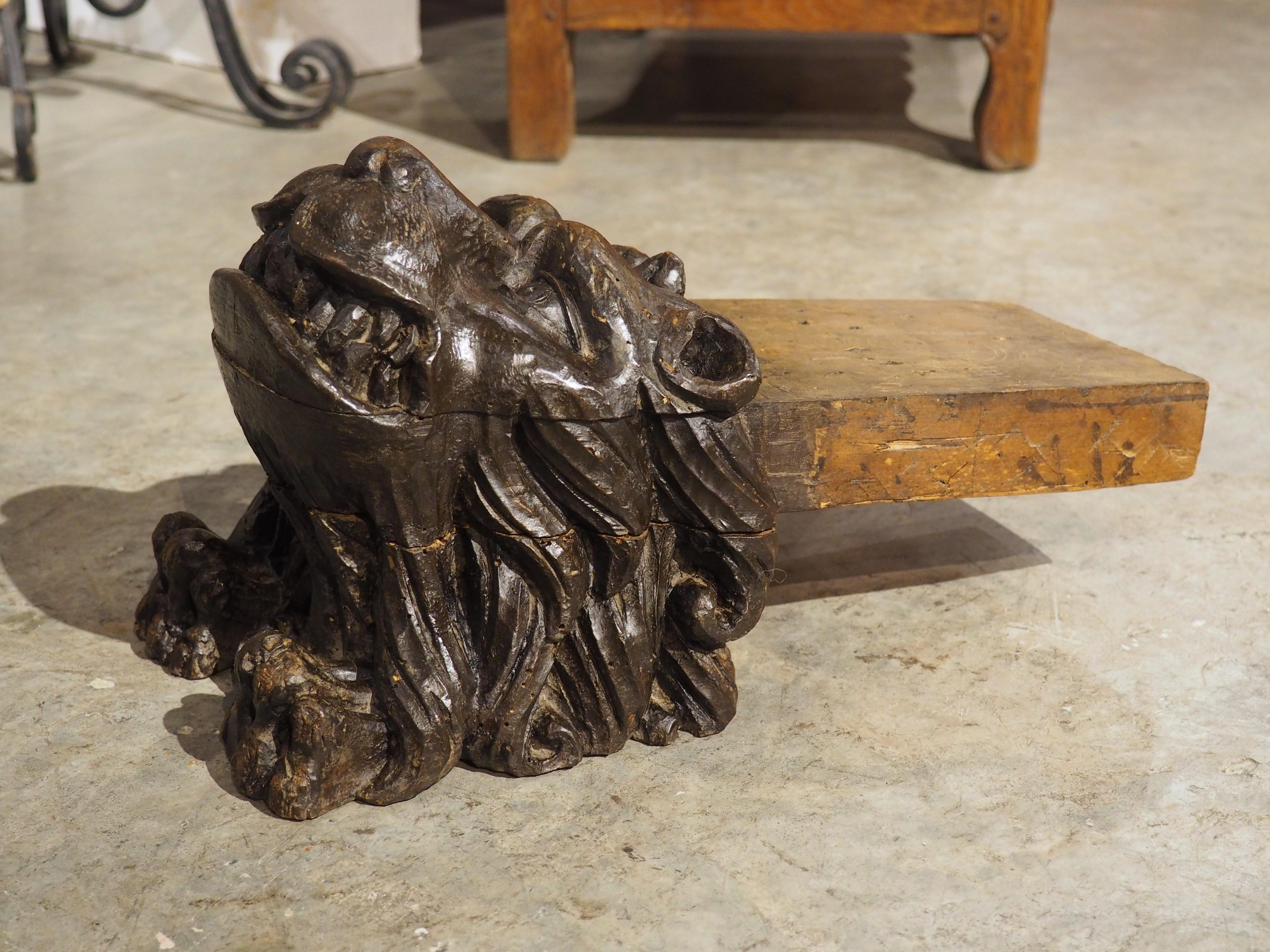 Pareja de soportes para leones de madera tallada del Renacimiento italiano del siglo XVI en venta 3