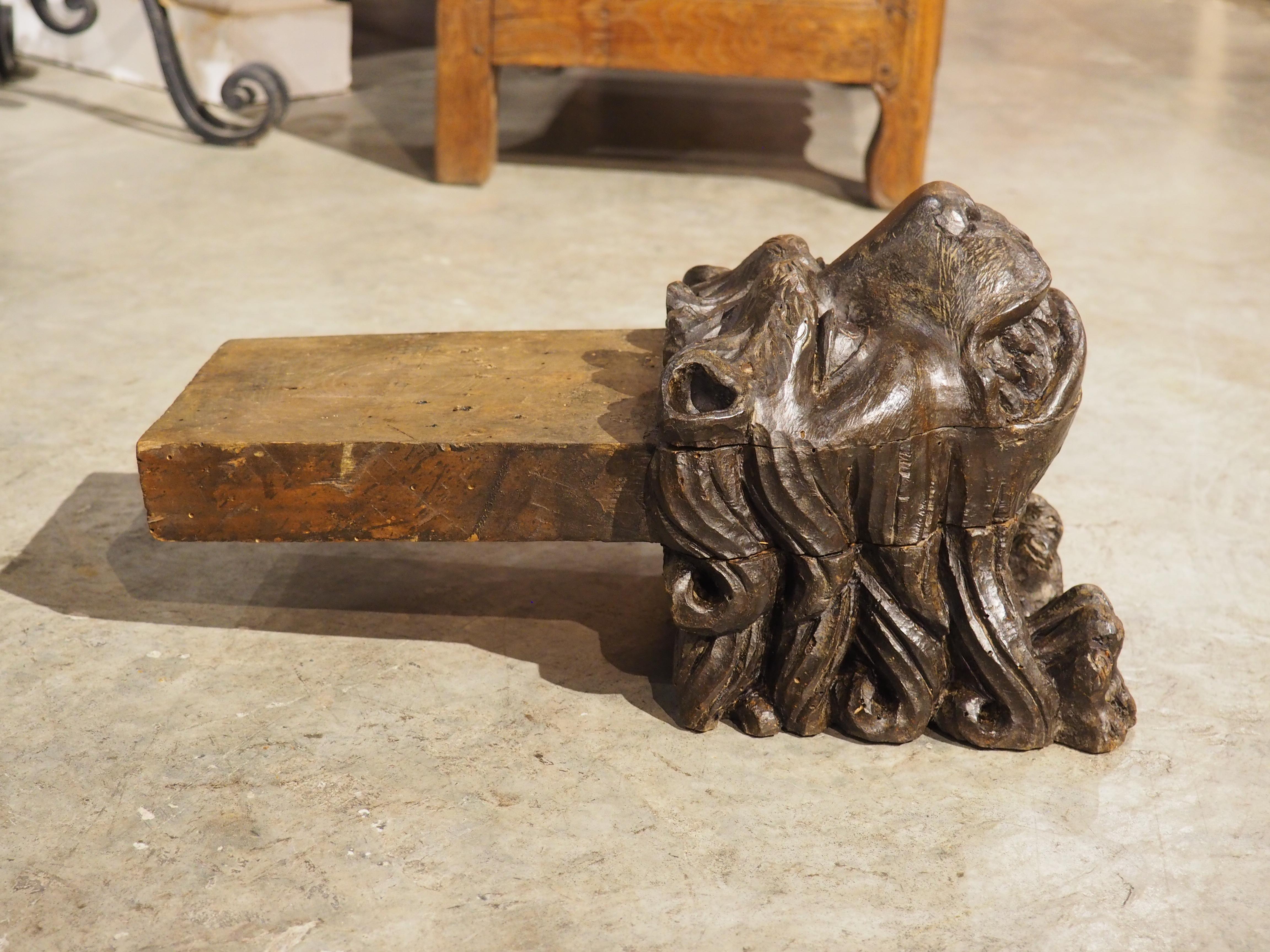 Pareja de soportes para leones de madera tallada del Renacimiento italiano del siglo XVI en venta 4