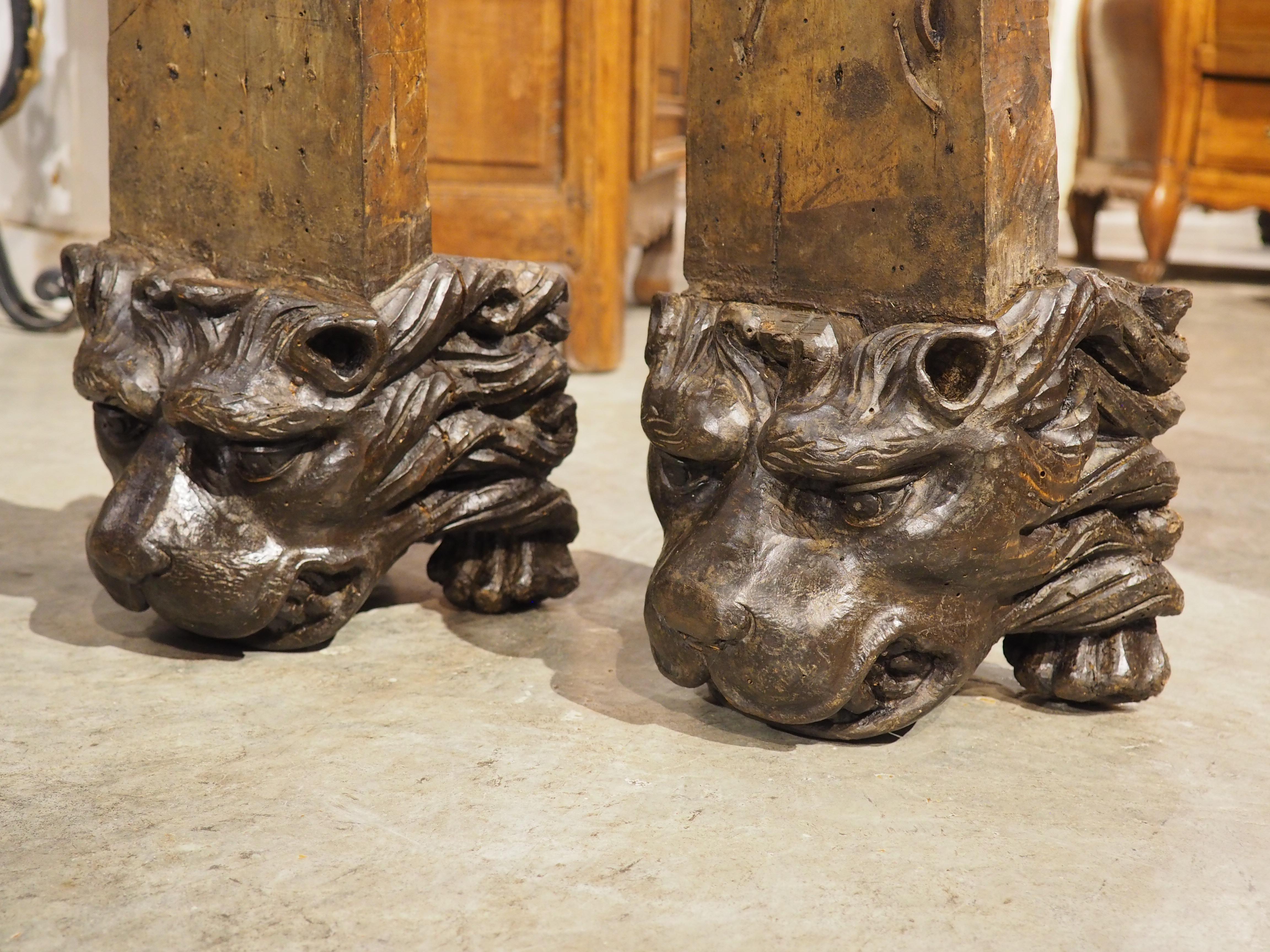 Pareja de soportes para leones de madera tallada del Renacimiento italiano del siglo XVI en venta 10