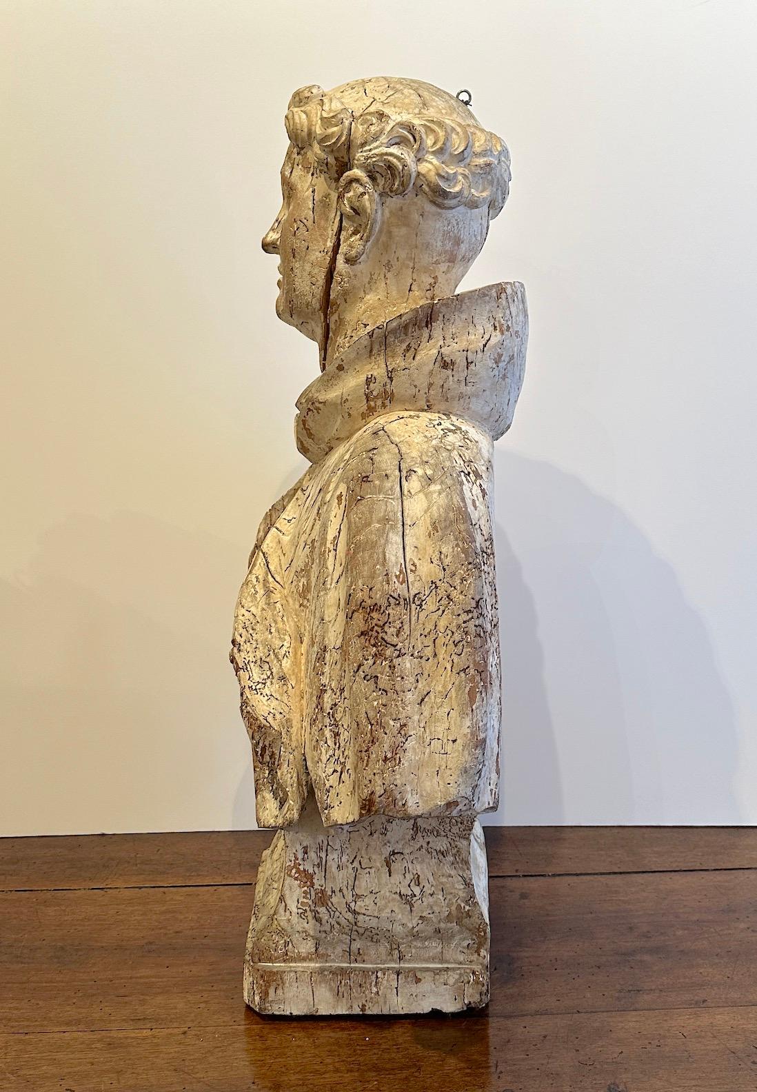 Pareja de bustos italianos de madera del siglo XVI Tallado a mano en venta