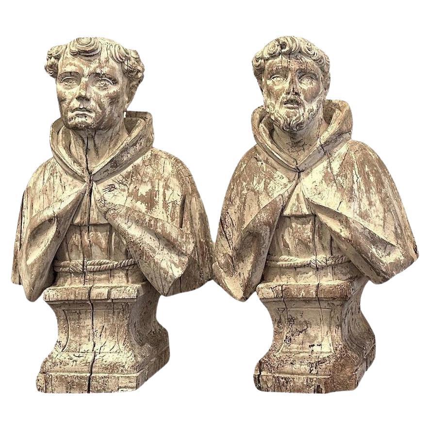 Pareja de bustos italianos de madera del siglo XVI en venta