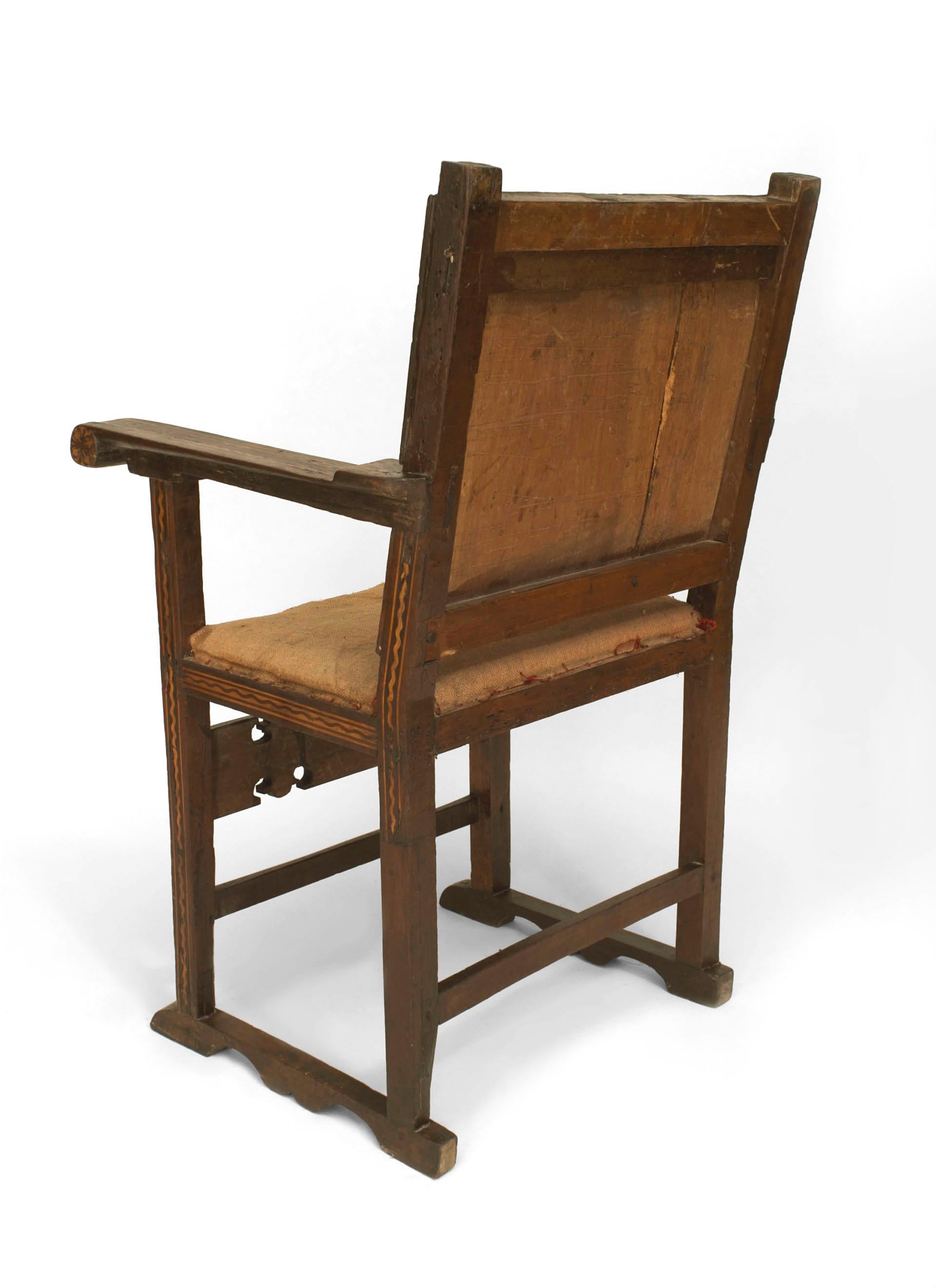 XVIIIe siècle et antérieur Paire de fauteuils coloniaux espagnols en noyer en vente