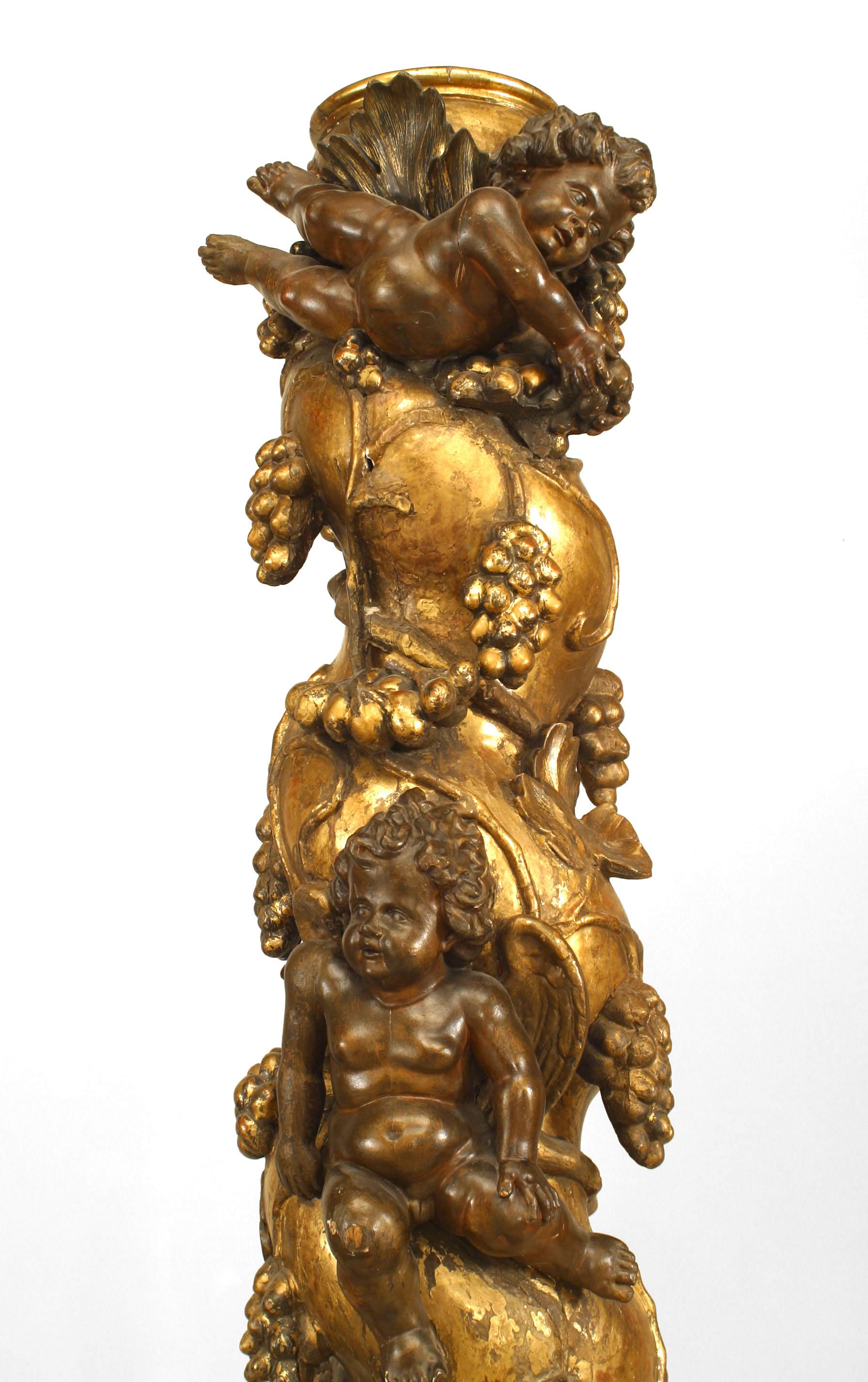 Baroque Paire de colonnes baroques italiennes en bois doré sculpté en vente