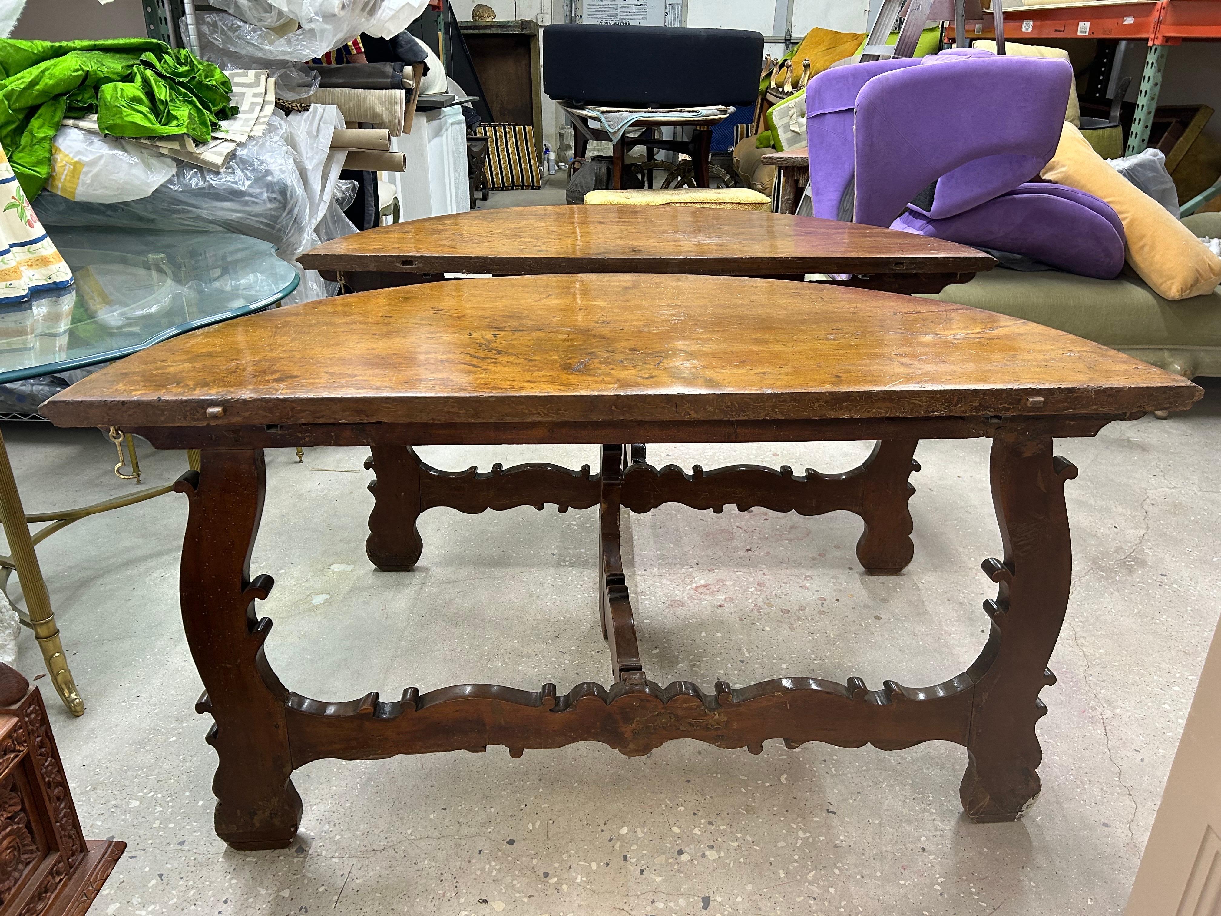 Pair Of 17th-18th Century Italian Console Tables For Sale 4
