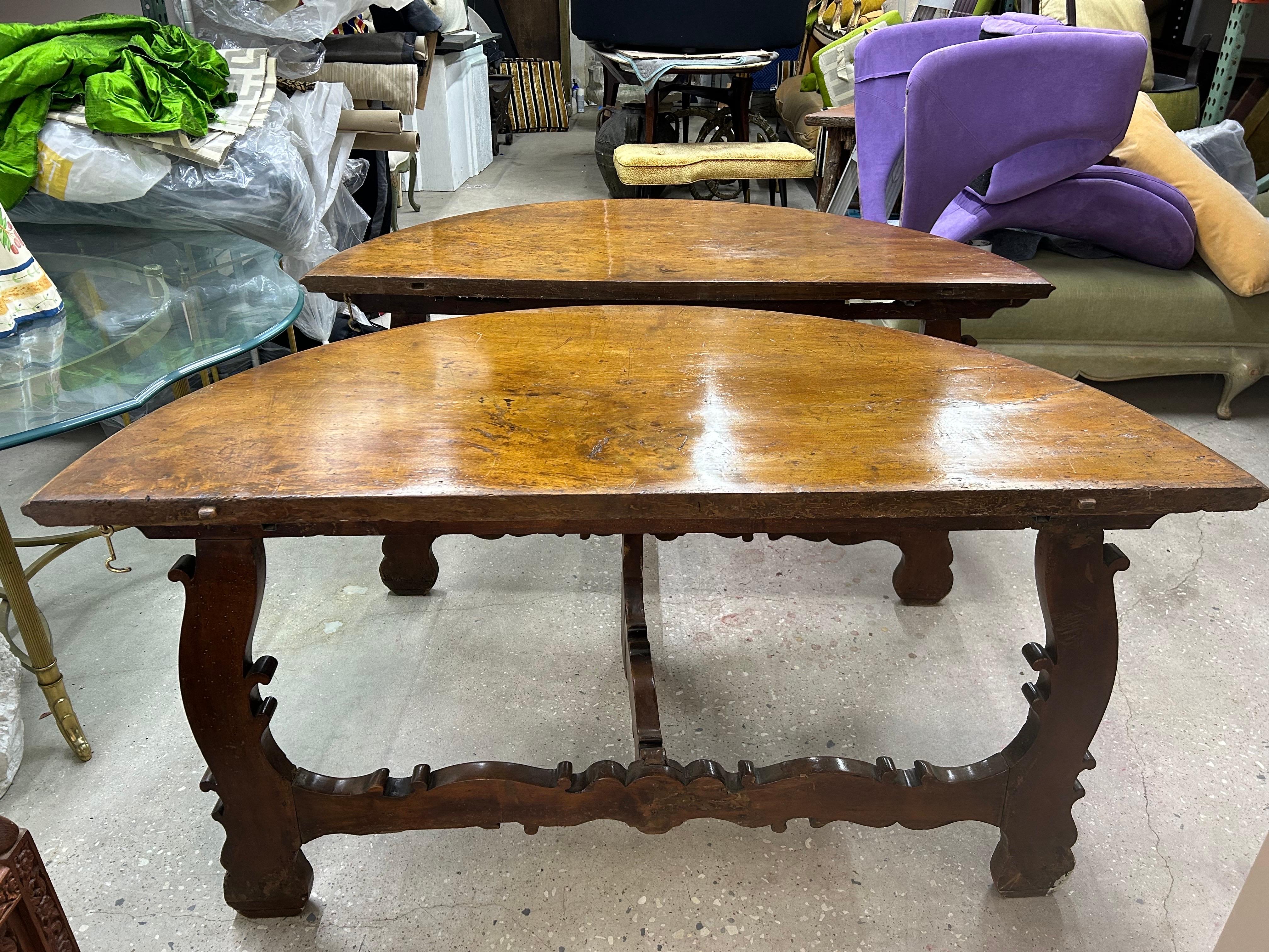 Pair Of 17th-18th Century Italian Console Tables For Sale 5