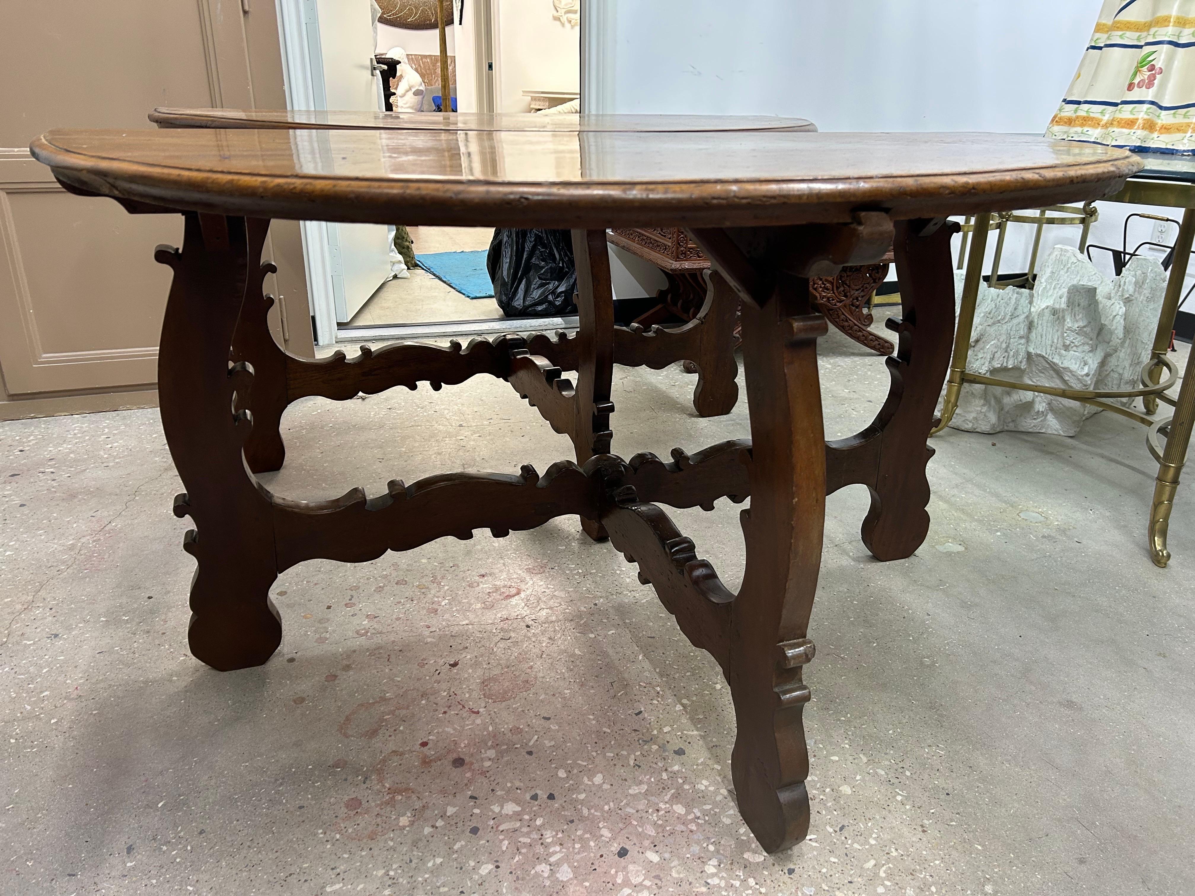 Pair Of 17th-18th Century Italian Console Tables For Sale 7