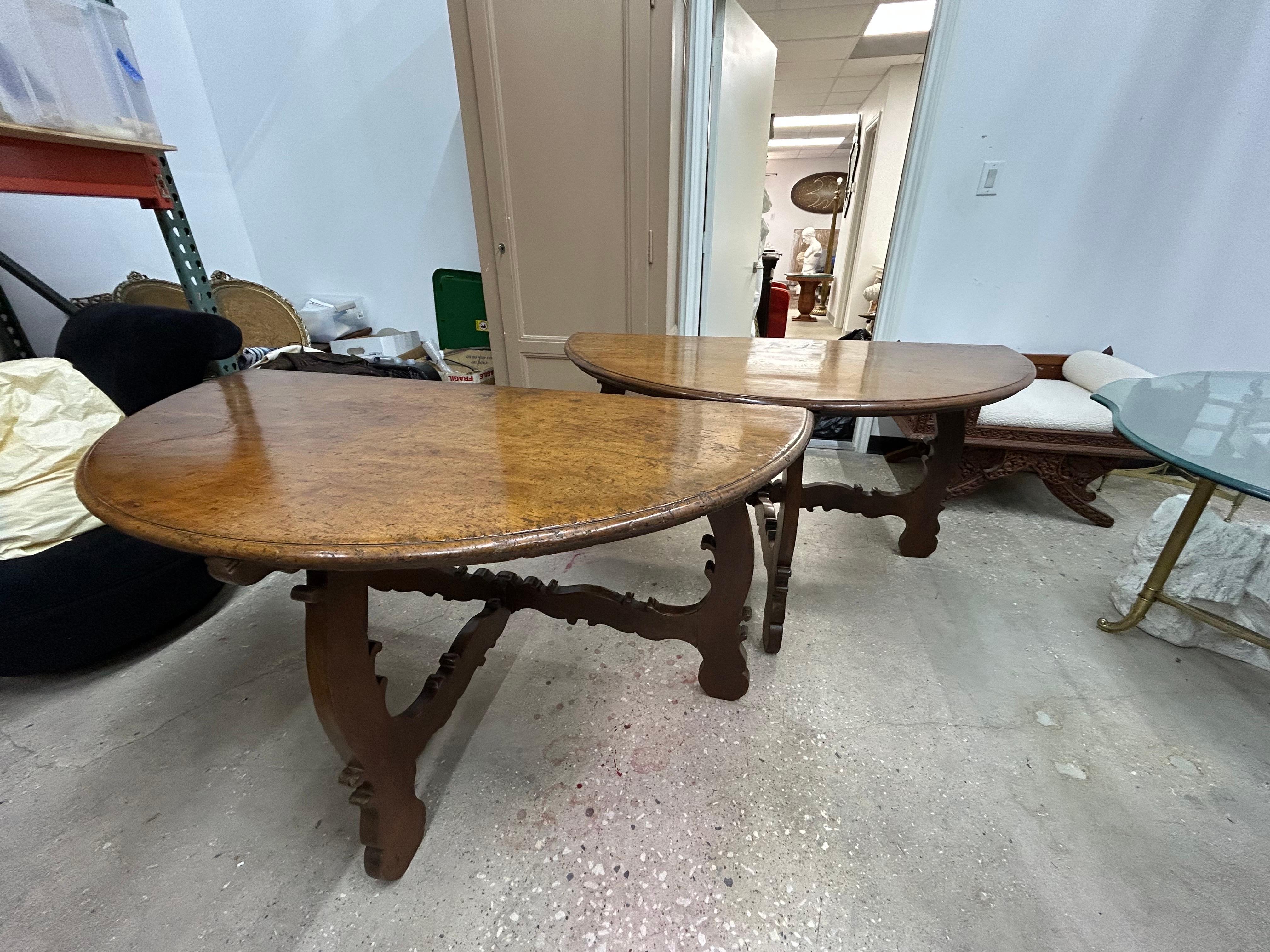 Walnut Pair Of 17th-18th Century Italian Console Tables For Sale
