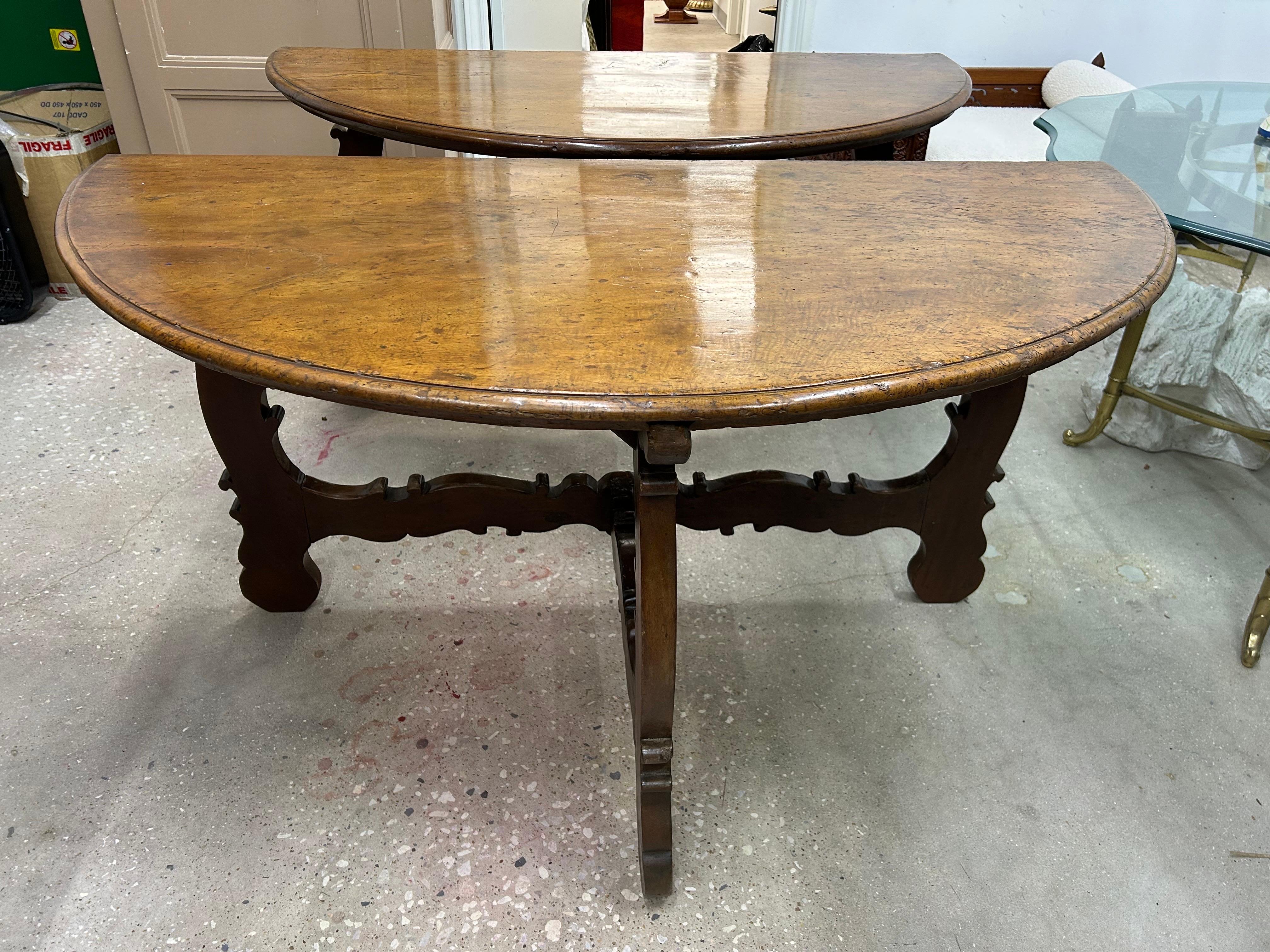 Pair Of 17th-18th Century Italian Console Tables For Sale 2