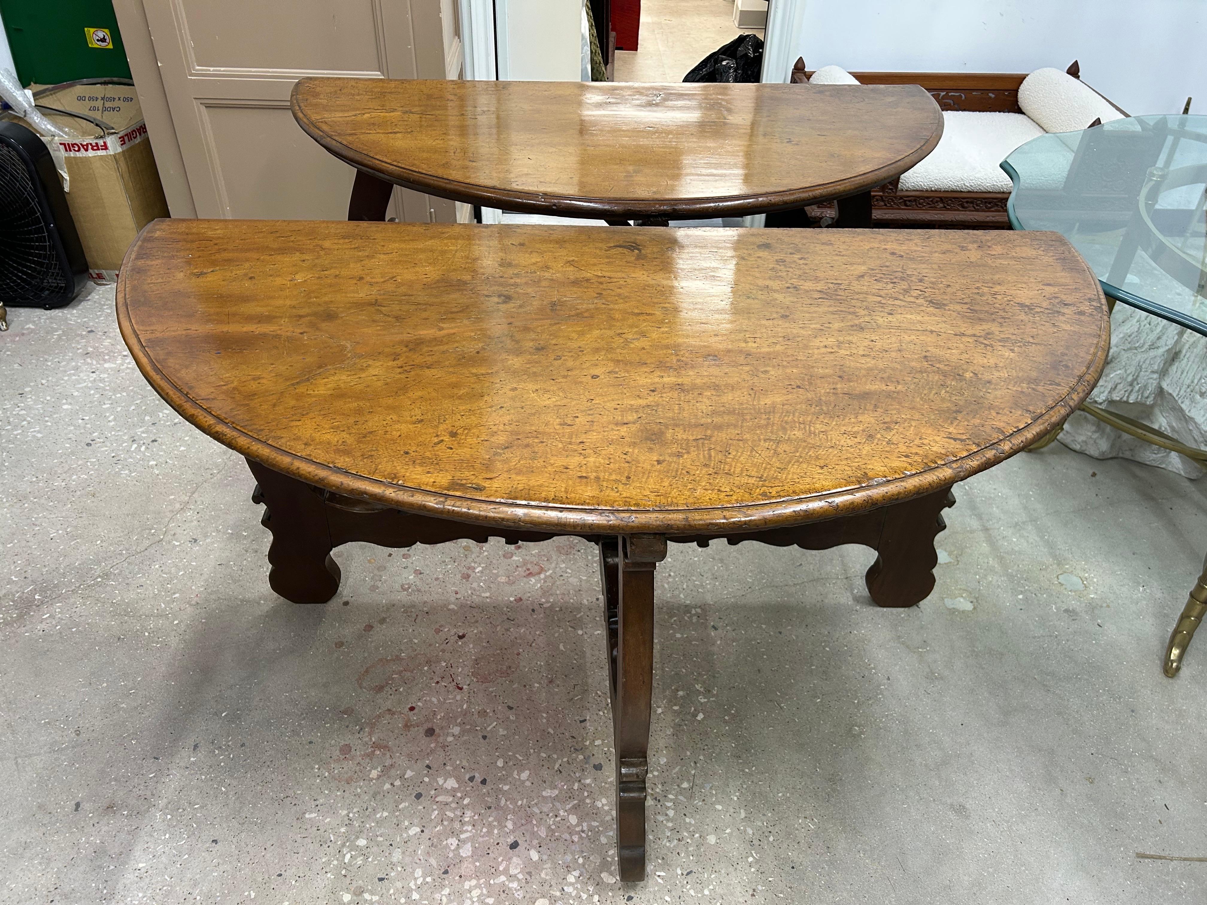 Pair Of 17th-18th Century Italian Console Tables For Sale 3