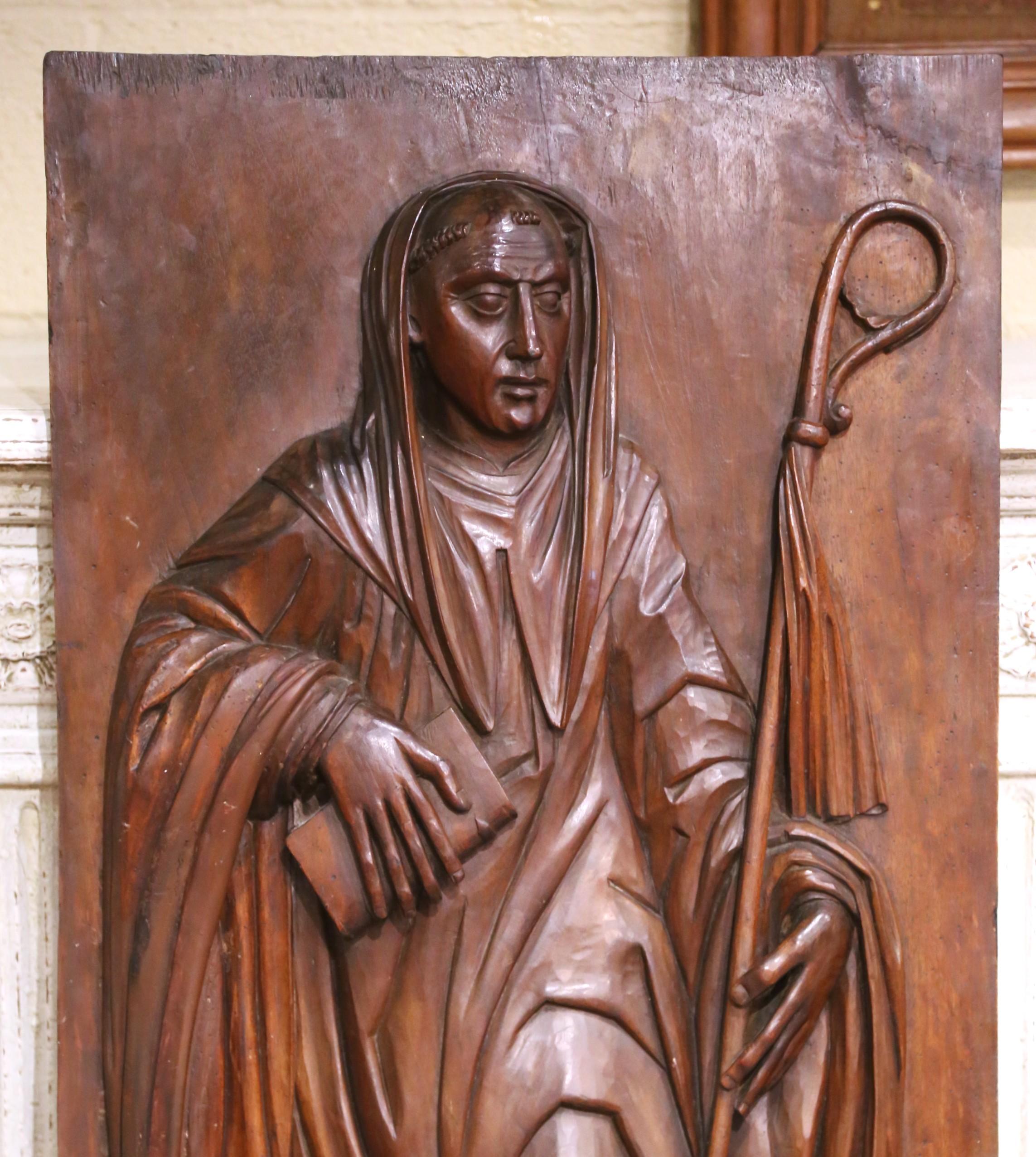 Paar französische Nussbaumtafeln aus dem 17. Jahrhundert, die den Heiligen Paul und die Heilige Teresa von Ávila darstellen im Angebot 4