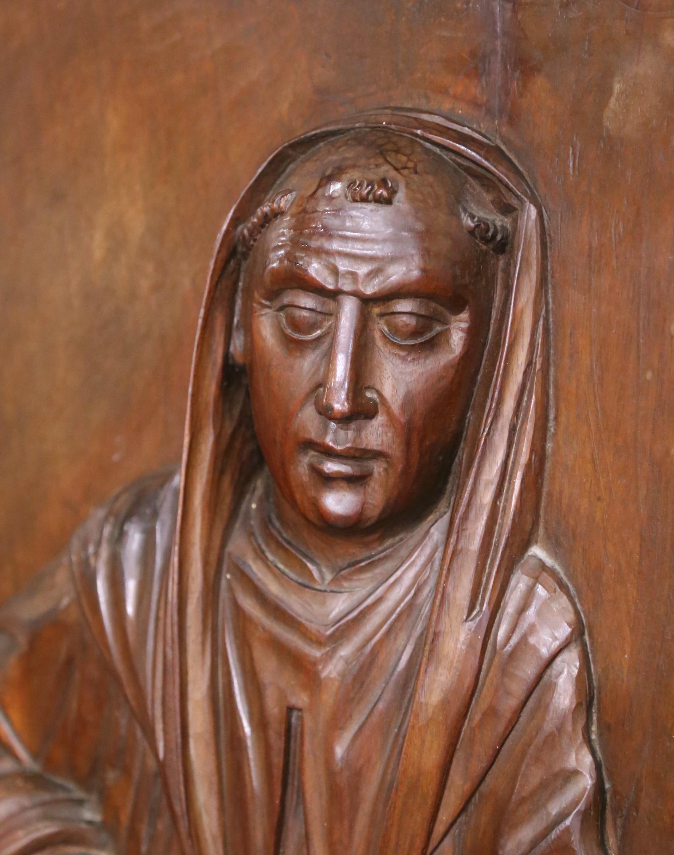 Paar französische Nussbaumtafeln aus dem 17. Jahrhundert, die den Heiligen Paul und die Heilige Teresa von Ávila darstellen im Angebot 7