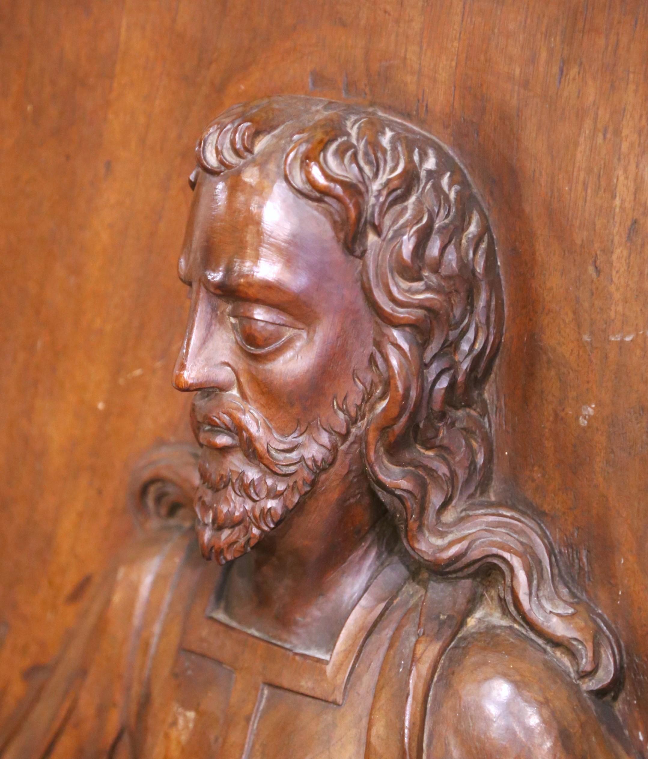 Paar französische Nussbaumtafeln aus dem 17. Jahrhundert, die den Heiligen Paul und die Heilige Teresa von Ávila darstellen im Angebot 2