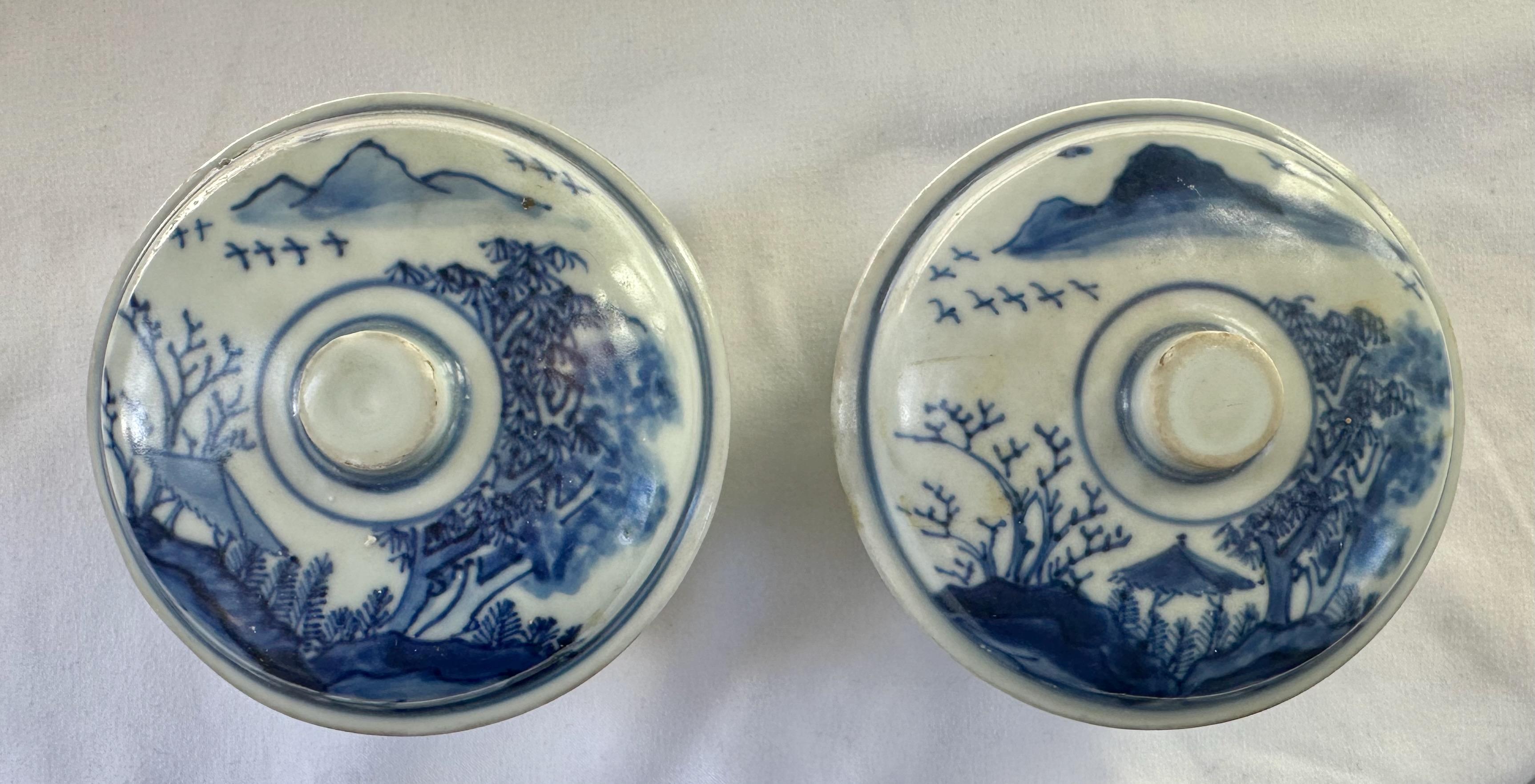 Pair of 17th Century blue and white covered bowls from Hatcher Collection For Sale 3