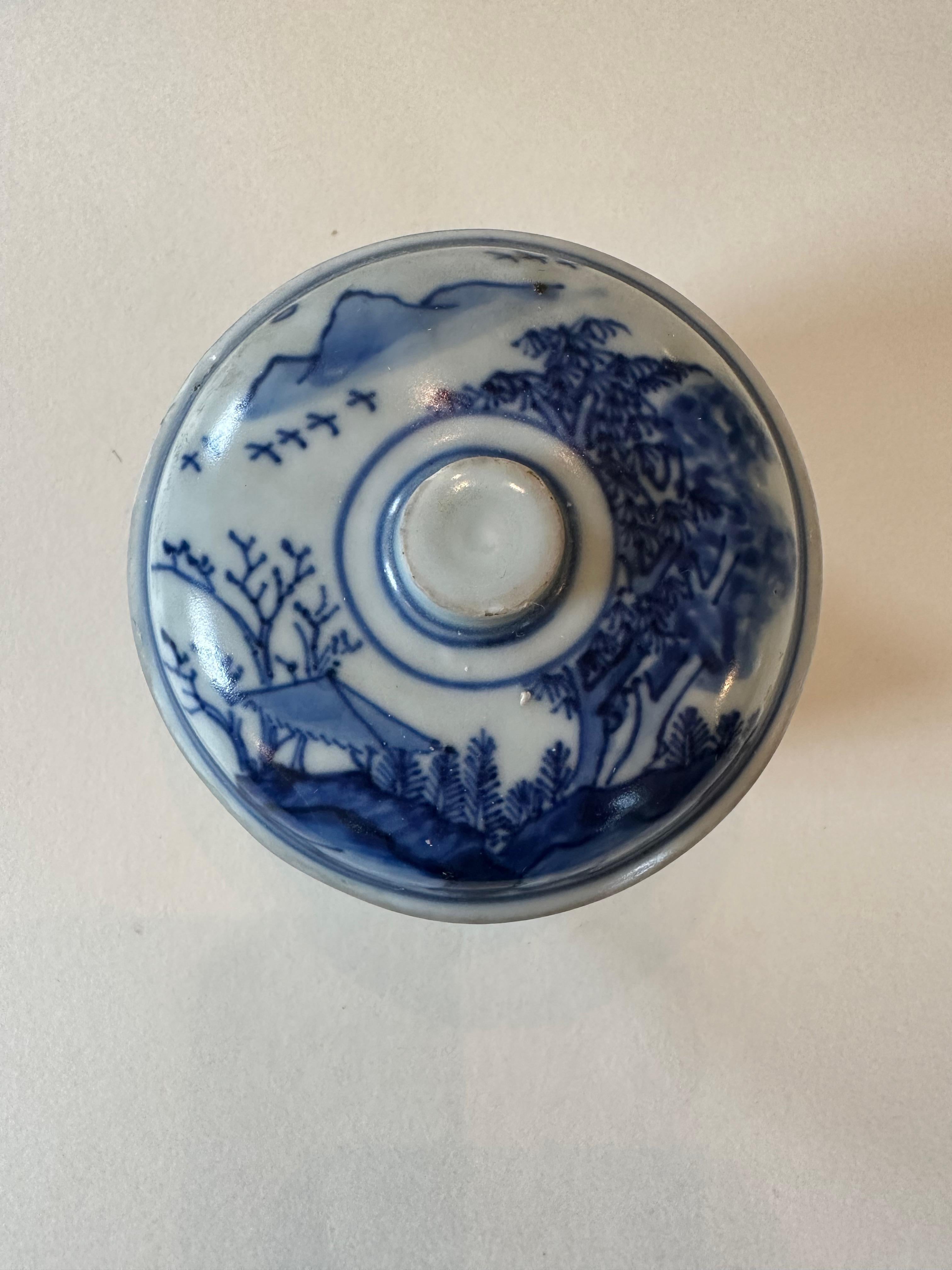Pair of 17th Century blue and white covered bowls from Hatcher Collection For Sale 1