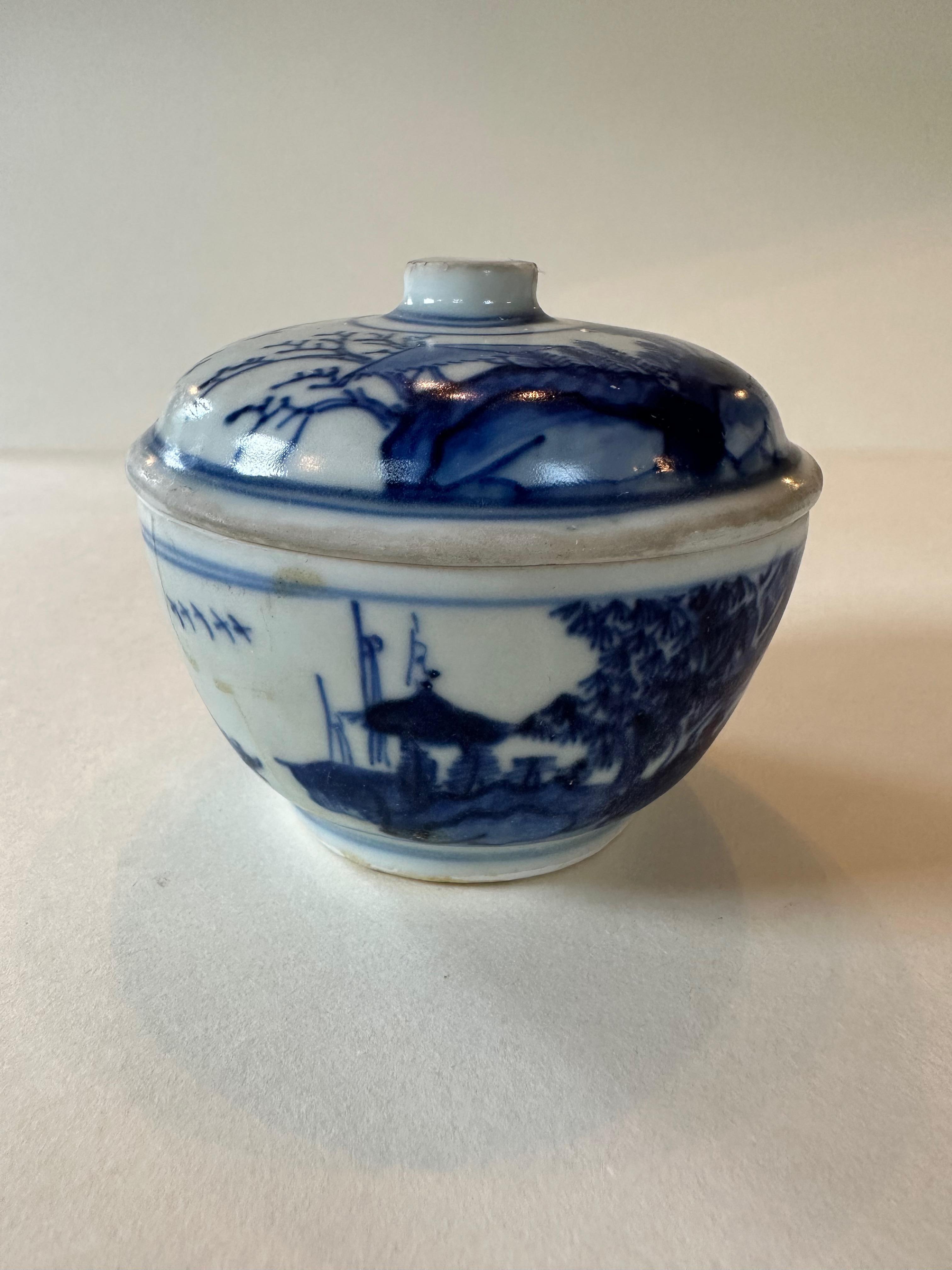 Pair of 17th Century blue and white covered bowls from Hatcher Collection For Sale 2