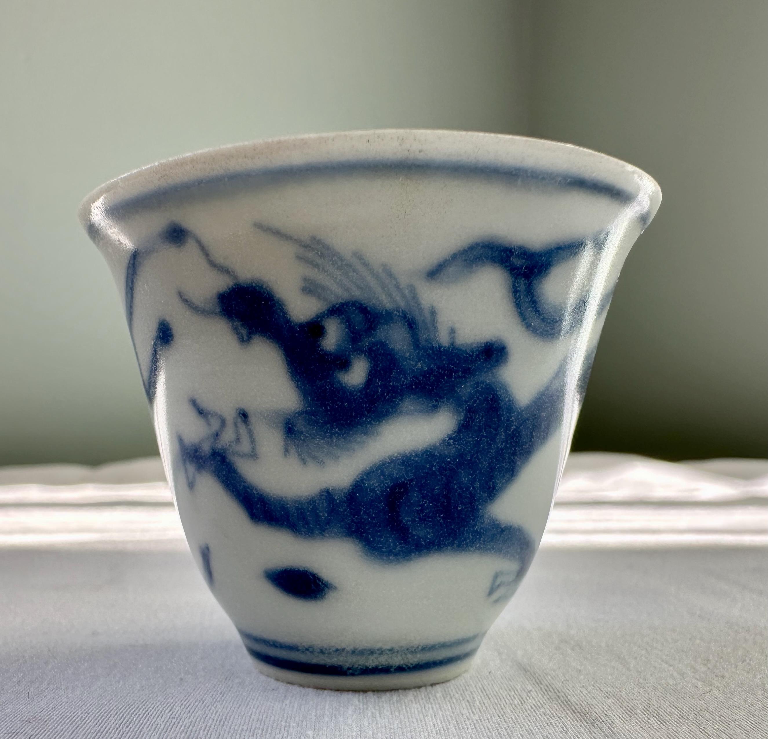 Pair of 17th Century blue and white dragon wine cups from Hatcher Collection For Sale 3