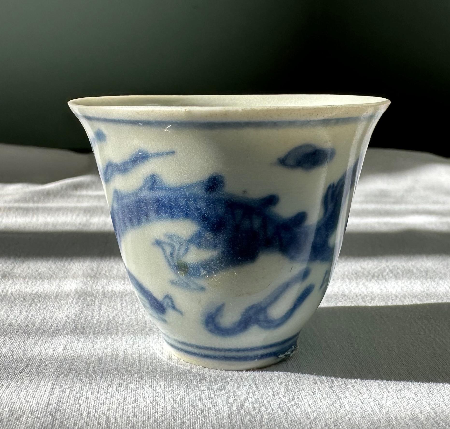 Pair of 17th Century blue and white dragon wine cups from Hatcher Collection For Sale 6