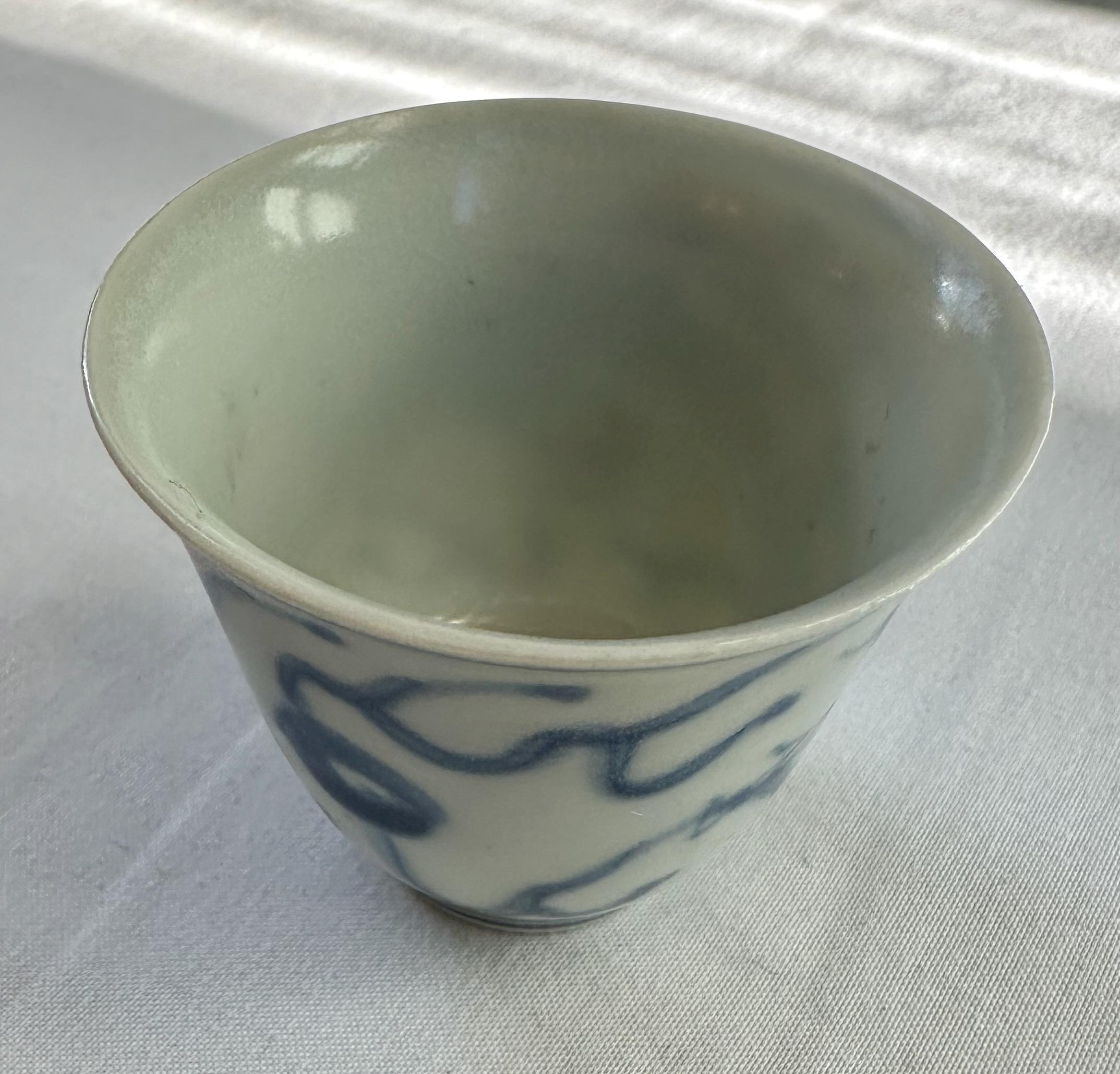Pair of 17th Century blue and white dragon wine cups from Hatcher Collection For Sale 8