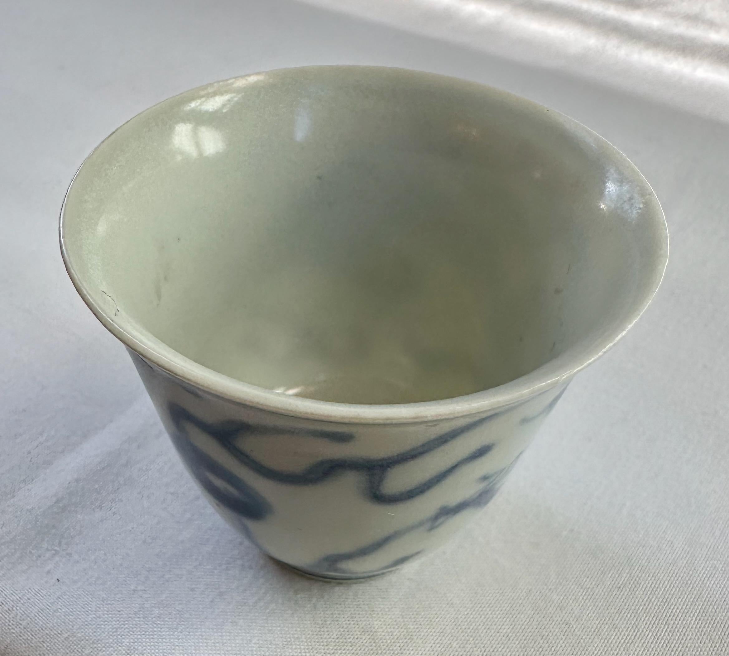 Pair of 17th Century blue and white dragon wine cups from Hatcher Collection For Sale 9