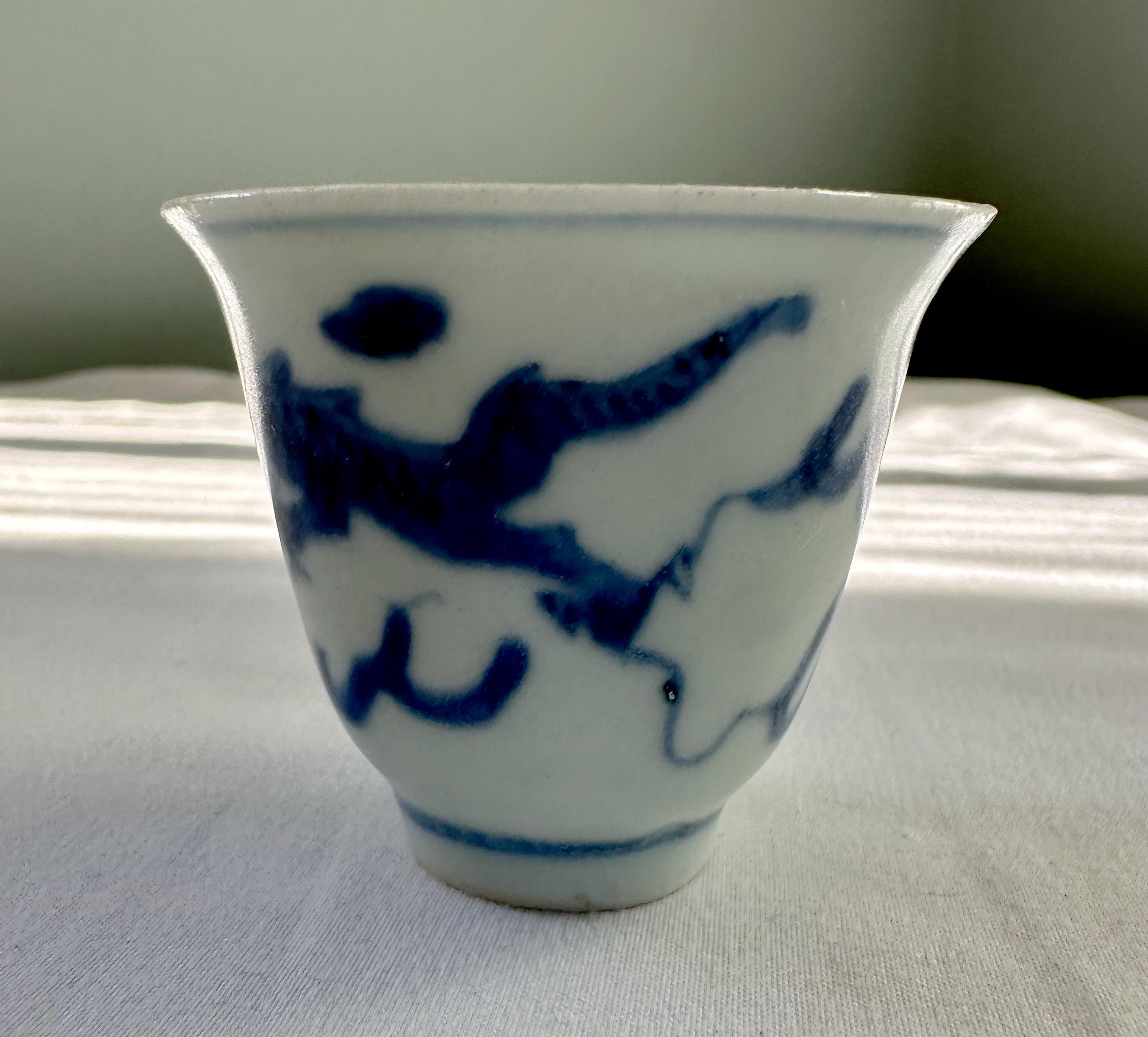 18th Century and Earlier Pair of 17th Century blue and white dragon wine cups from Hatcher Collection For Sale