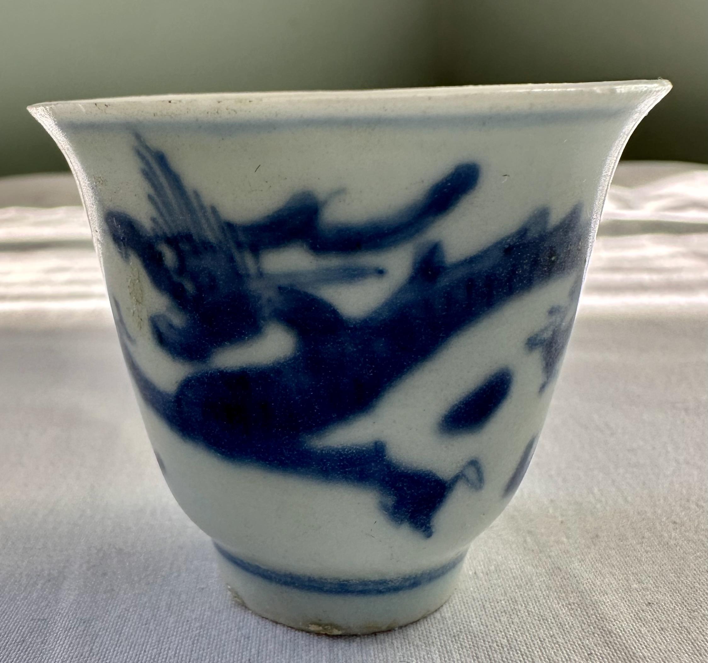 Porcelain Pair of 17th Century blue and white dragon wine cups from Hatcher Collection For Sale