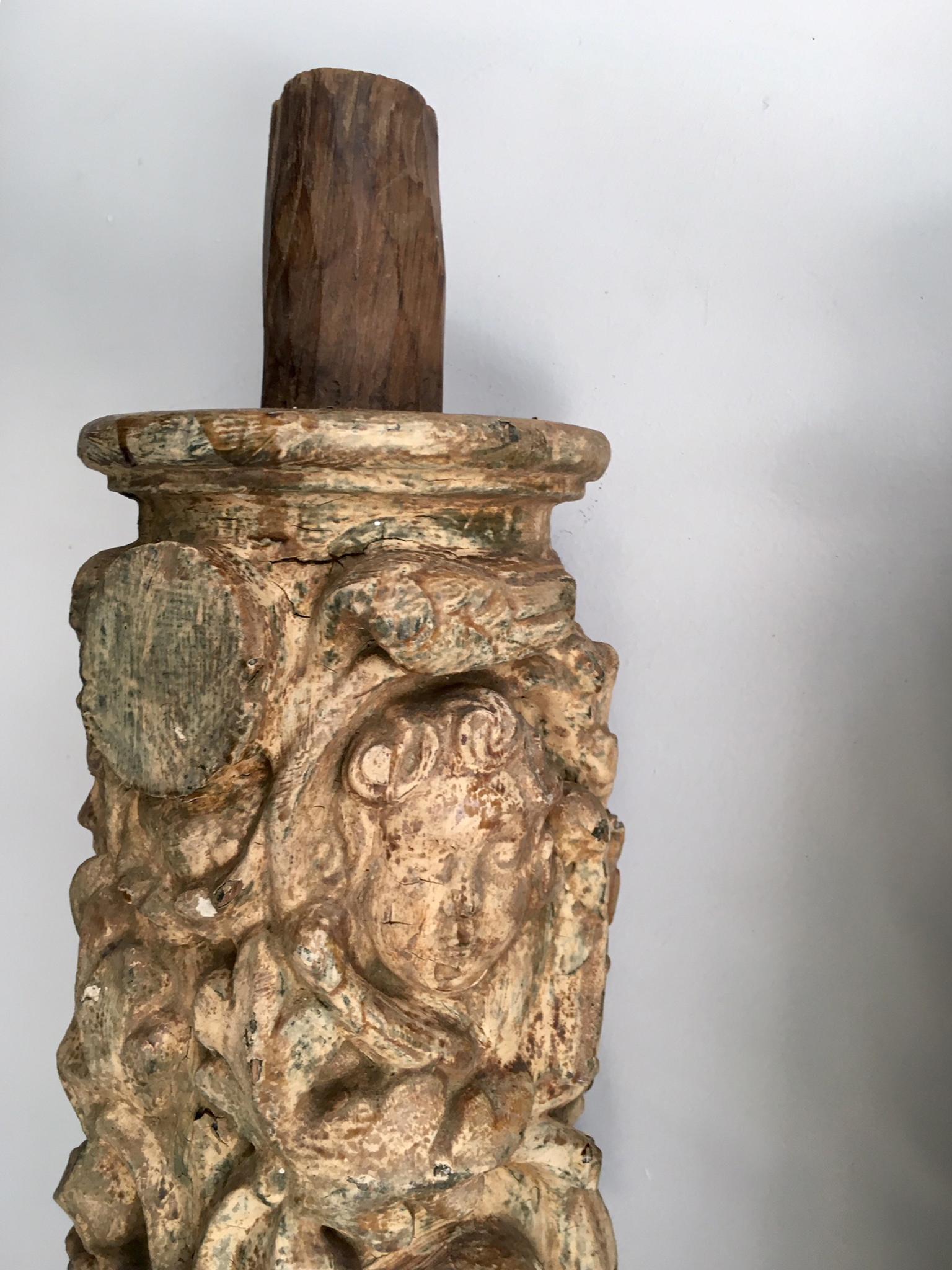Pair of 17th Century Carved and Polychromed Portuguese Columns In Good Condition In Madrid, ES